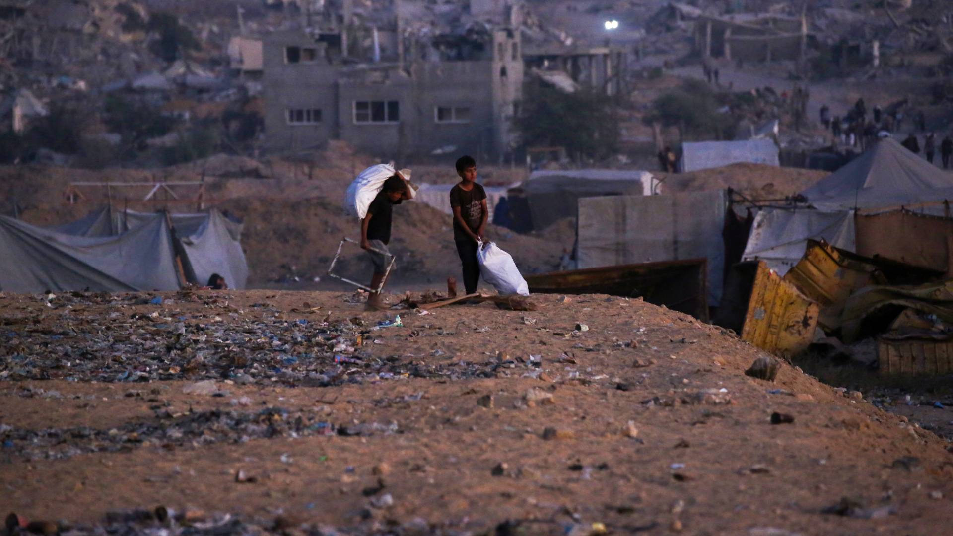 الصفدي ونظيره القطري يبحثان تطورات غزة ويؤكدان ضرورة الحفاظ على وقف إطلاق النار