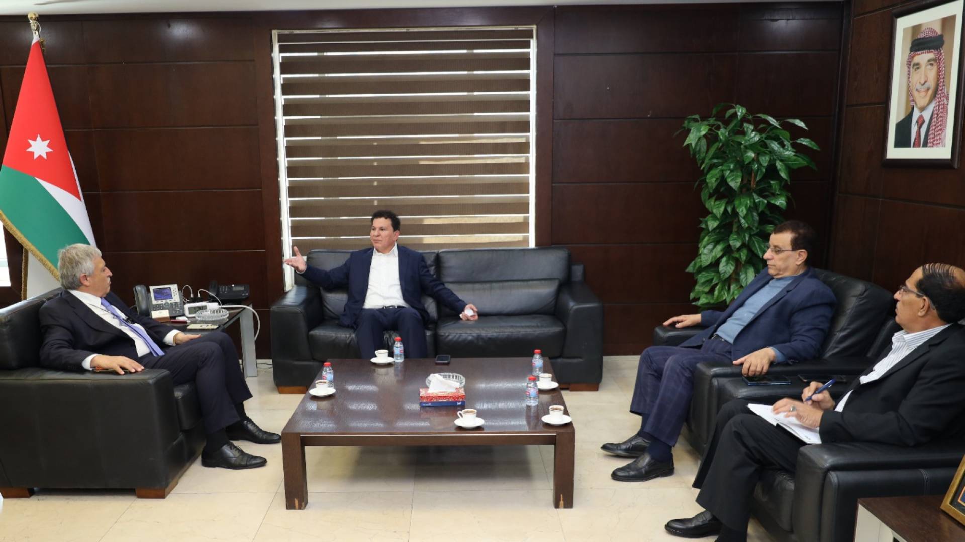 لقاء وزير النقل الدكتور نضال القطامين مع نقابة أصحاب الشاحنات الأردنية