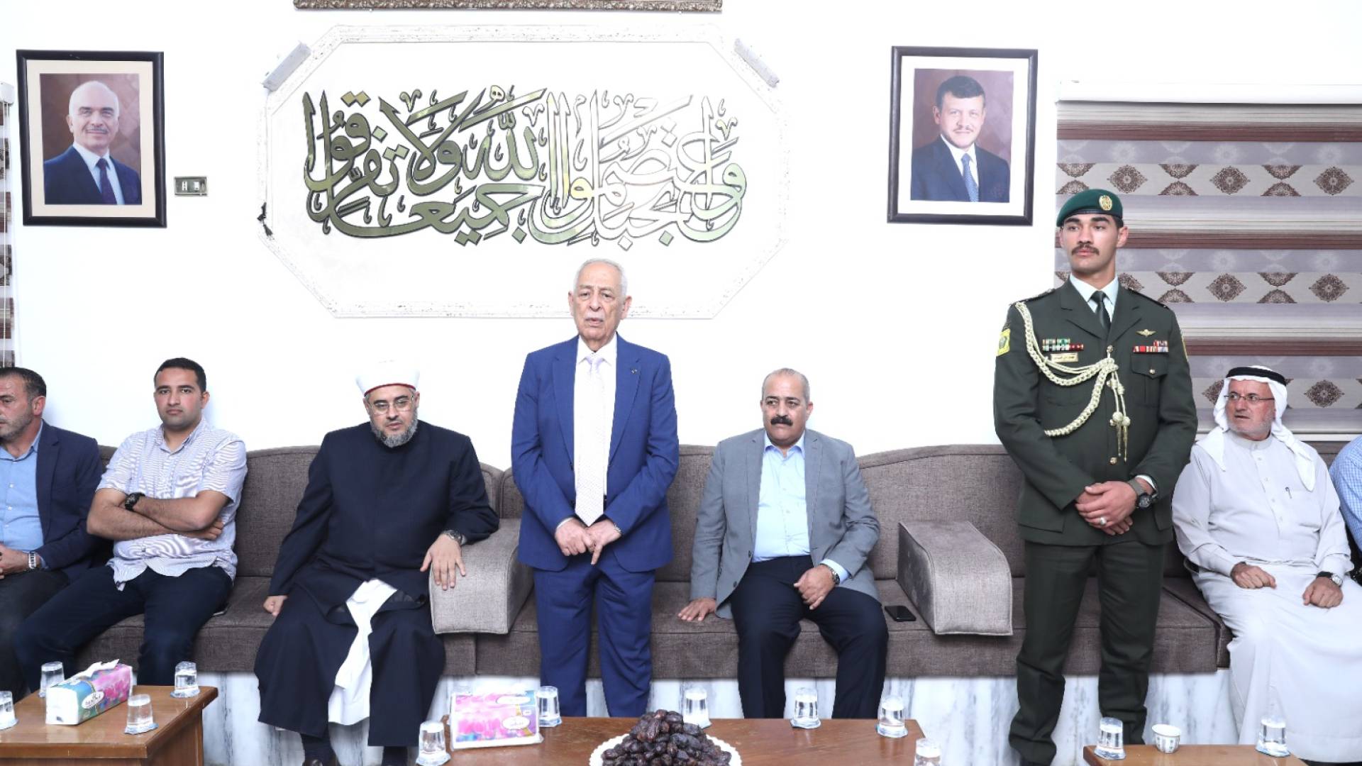 مندوبا عن الملك وولي العهد.. العيسوي يعزي عشيرتي الدلابيح والعكور