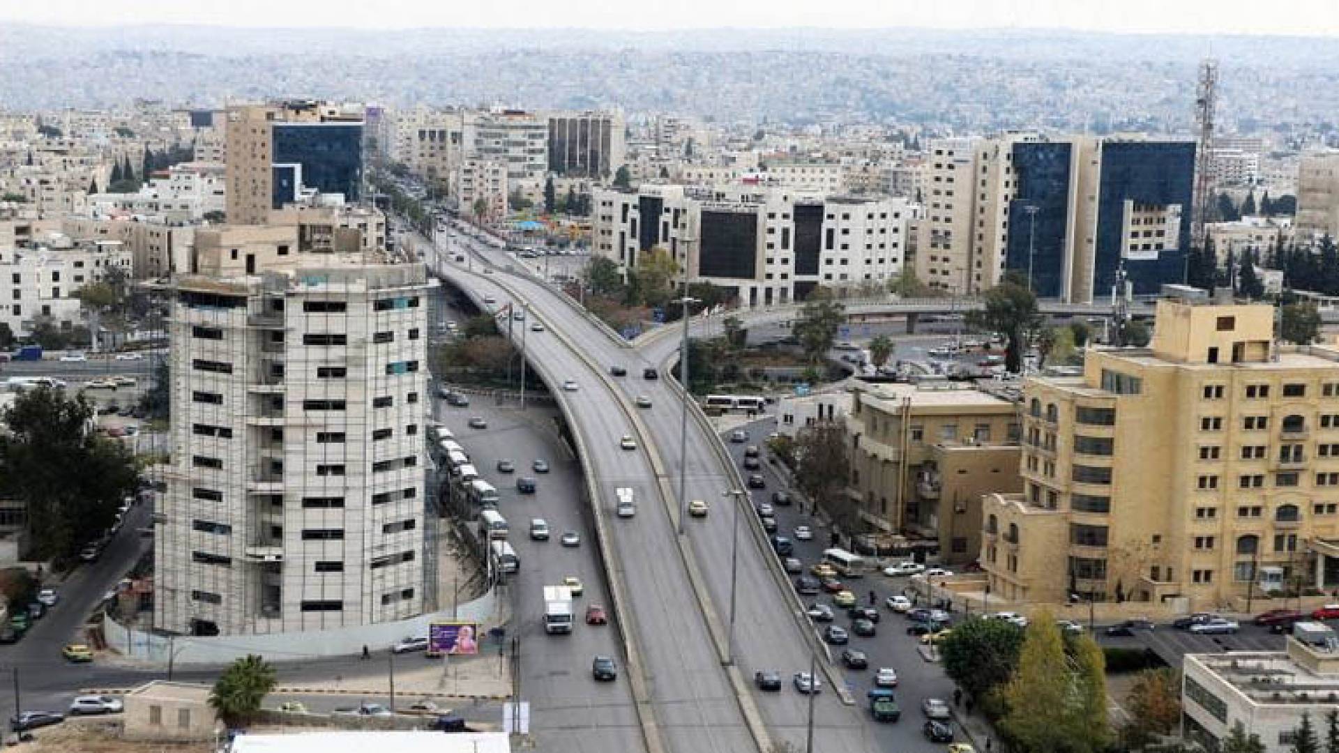 أجواء صافية في العاصمة عمان مع انخفاض مؤقت في درجات الحرارة يوم الأربعاء