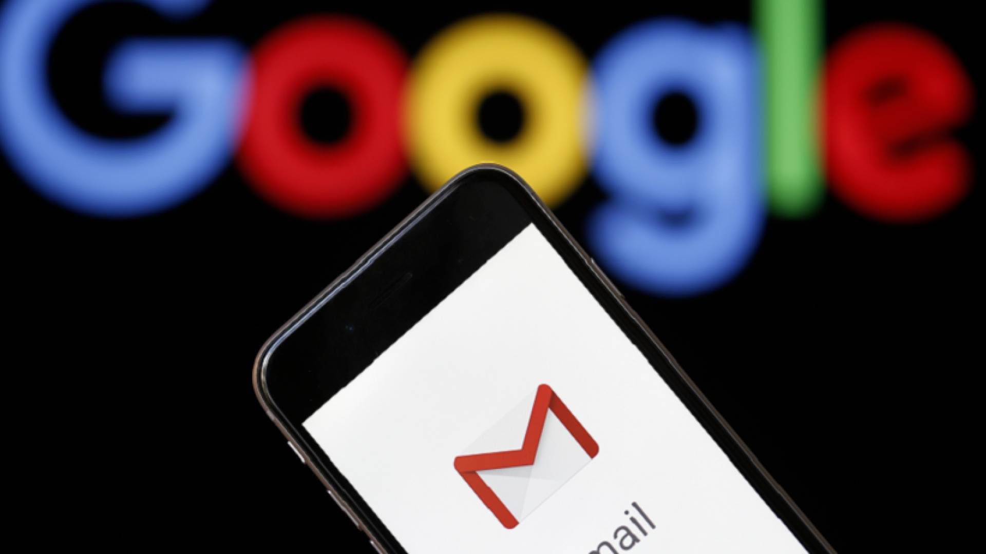 اختراق 183 مليون حساب على "Gmail" و"Outlook" يكشف هشاشة البنية التحتية الرقمية وتداعياته السياسية