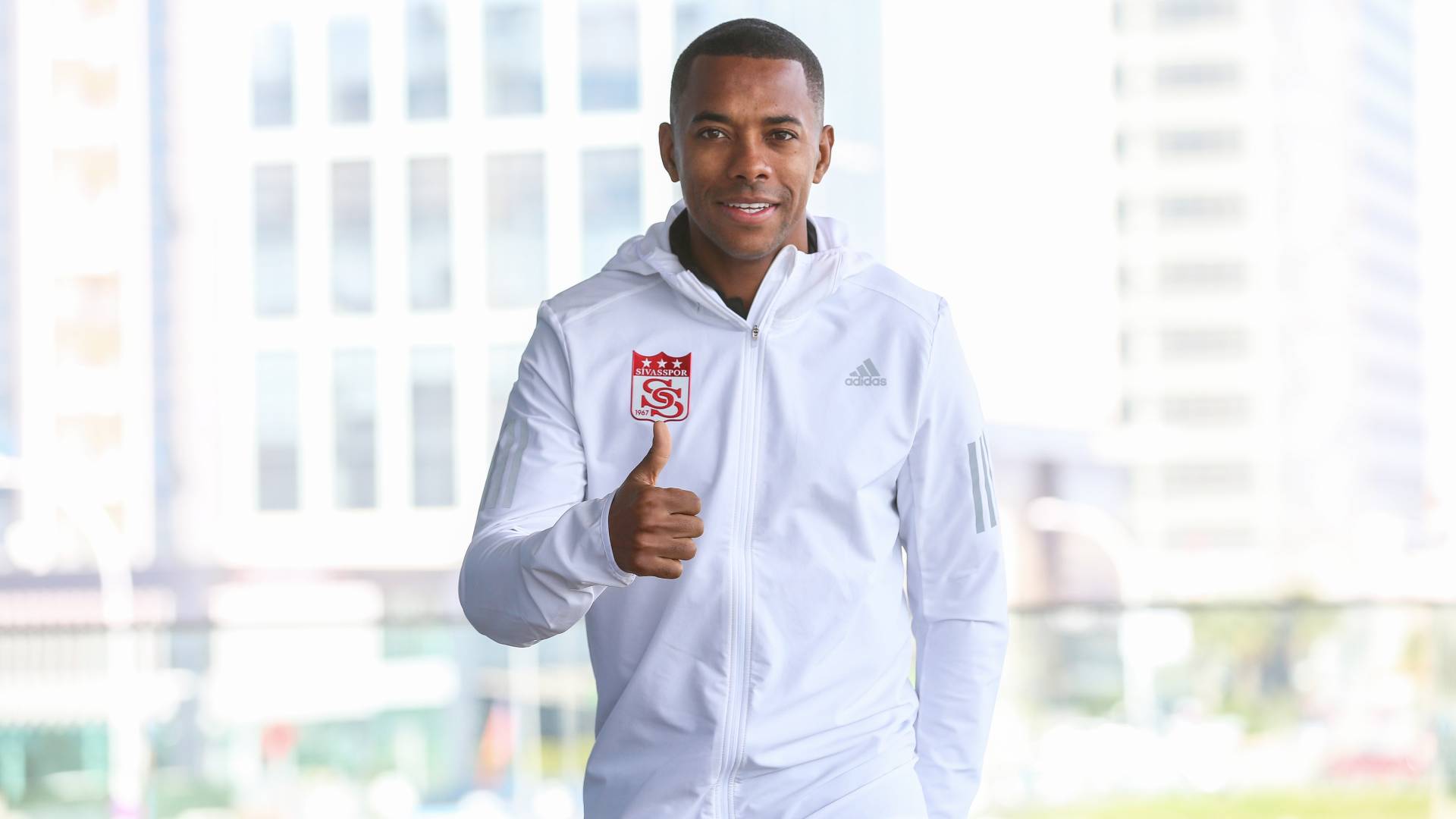 روبينييو يتحدث للصحافة من سجنه في البرازيل ويرد على الإشاعات