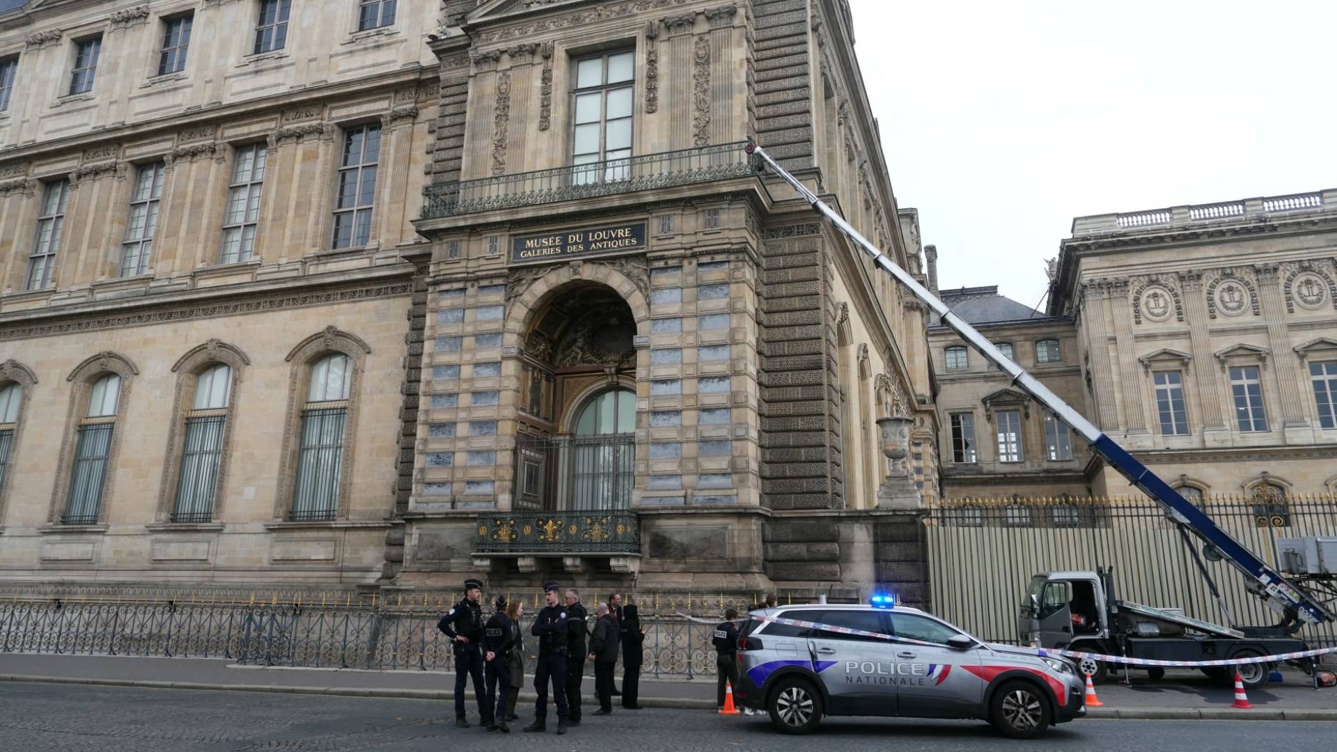 متحف اللوفر ..ارشيفية