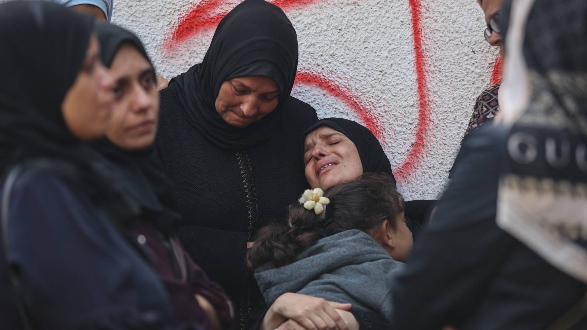 أف ب: الاحتلال يعيد جثامين 30 فلسطينيا إلى غزة عبر مجمع ناصر الطبي