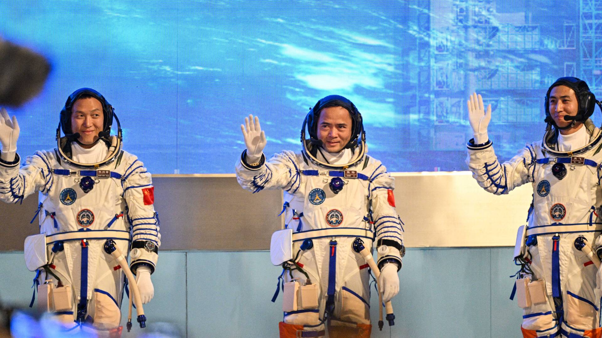 رواد فضاء صينيين