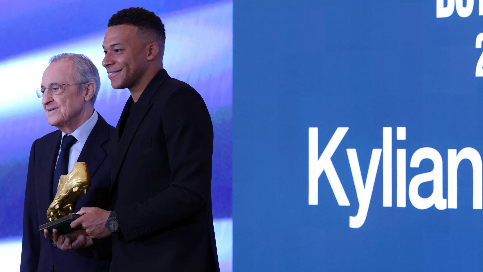 مبابي يتسلم الحذاء الذهبي للدوري الإسباني لموسم 2024 / 2025