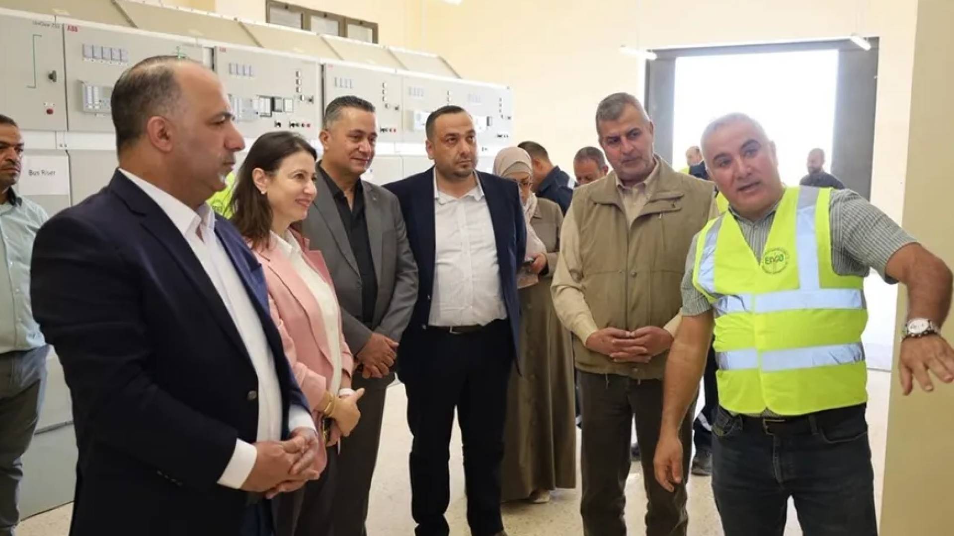 جانب من جولة وزير الطاقة والثروة المعدنية الدكتور صالح الخرابشة في محطة القواطع الكهربائية في منطقة الرامة