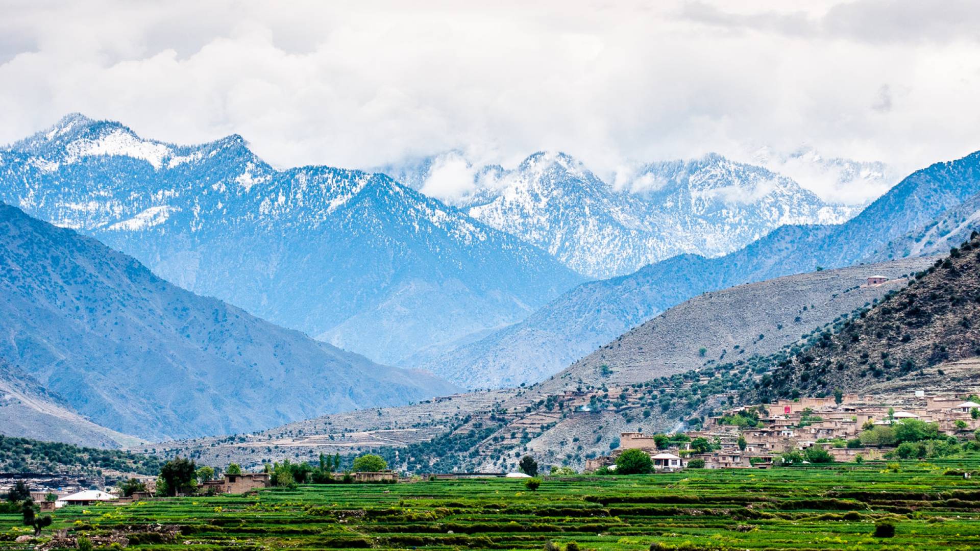 مقتل 11 وإصابة 180 جراء زلزال بقوة 6.3 درجات ضرب شمال أفغانستان