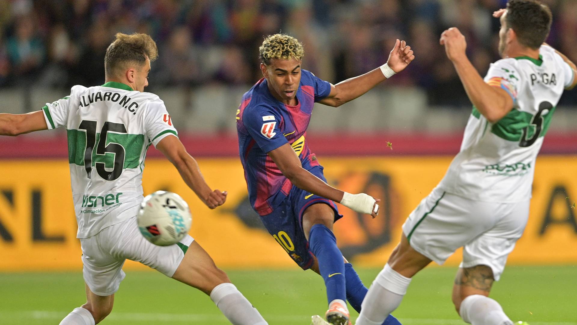 برشلونة يستعيد توازنه بثلاثية في مرمى إلتشي بالدوري الإسباني