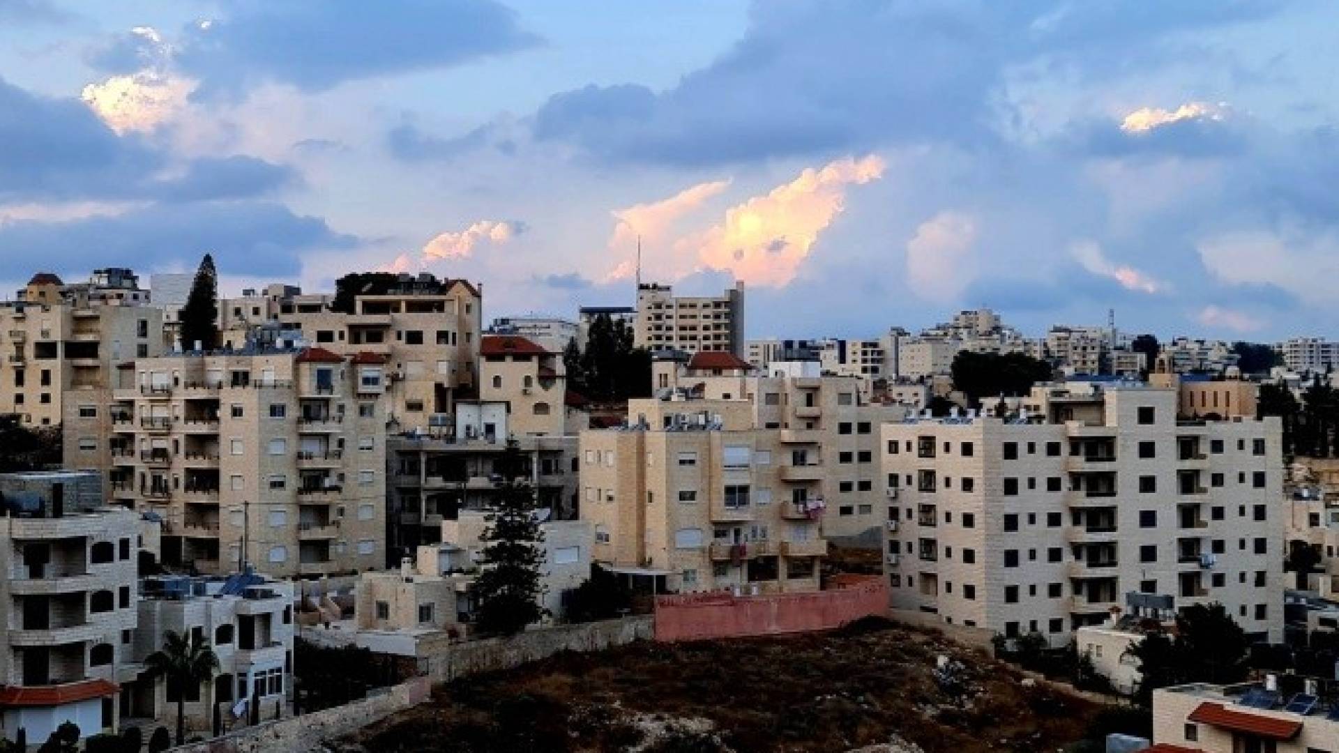 توقعات الطقس للأيام القادمة.. وتحذير من "غبار ورياح" الخميس