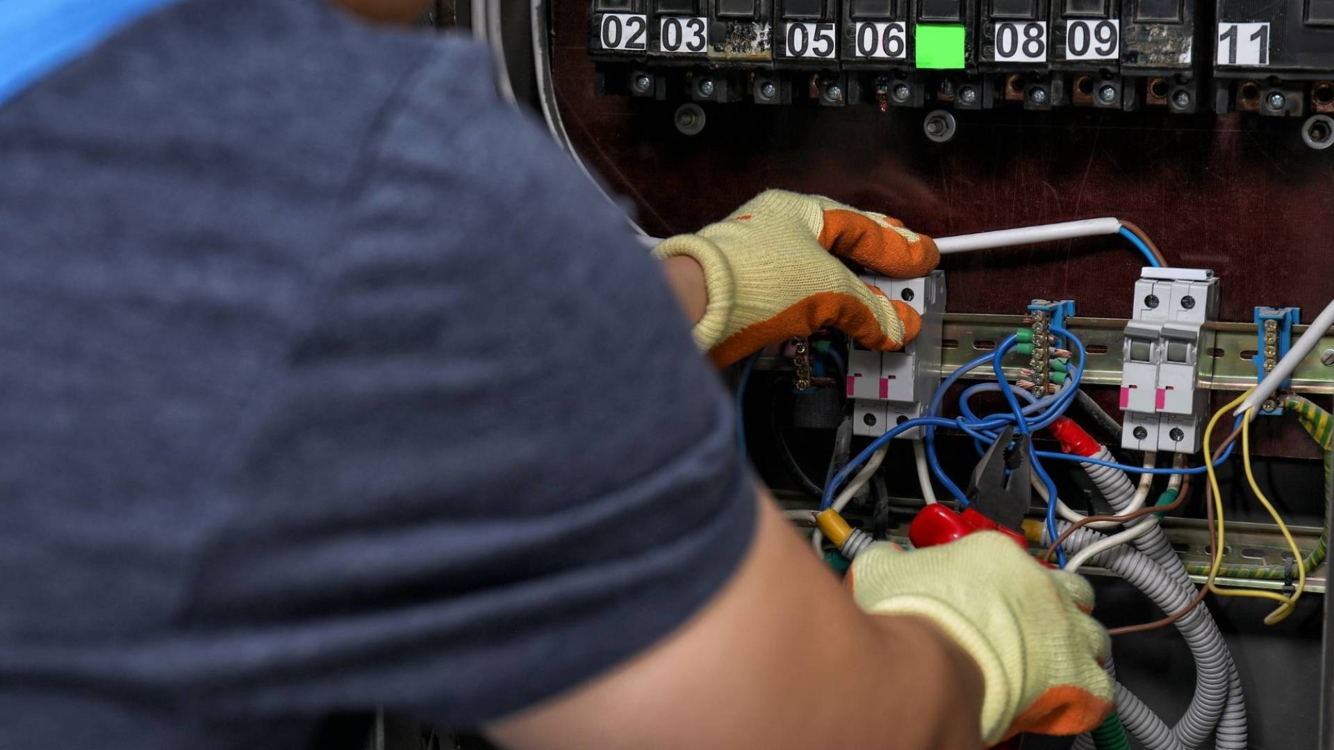 صورة تعبيرية عن فصل الكهرباء