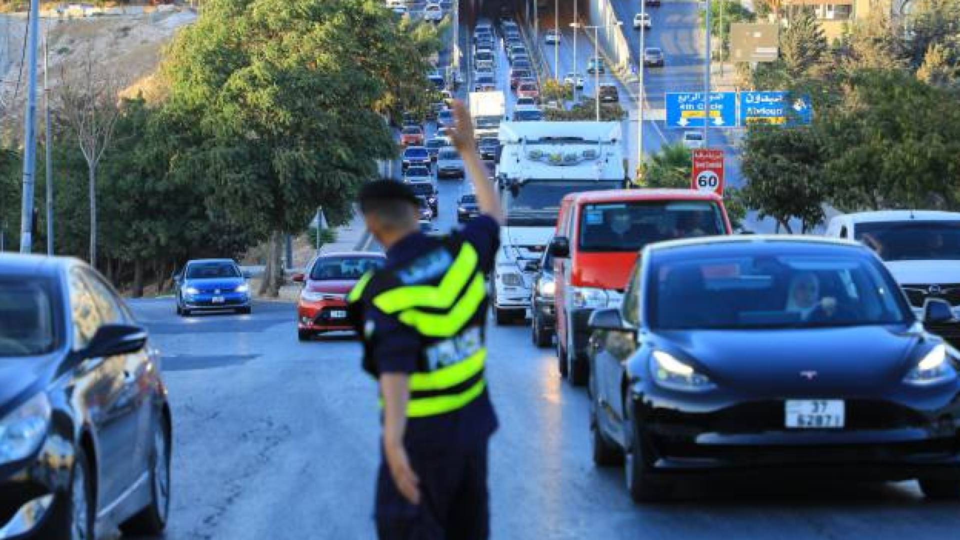السير: تعطل باص داخل نفق الداخلية يتسبب بتباطؤ مروري خانق باتجاه الدوار الرابع
