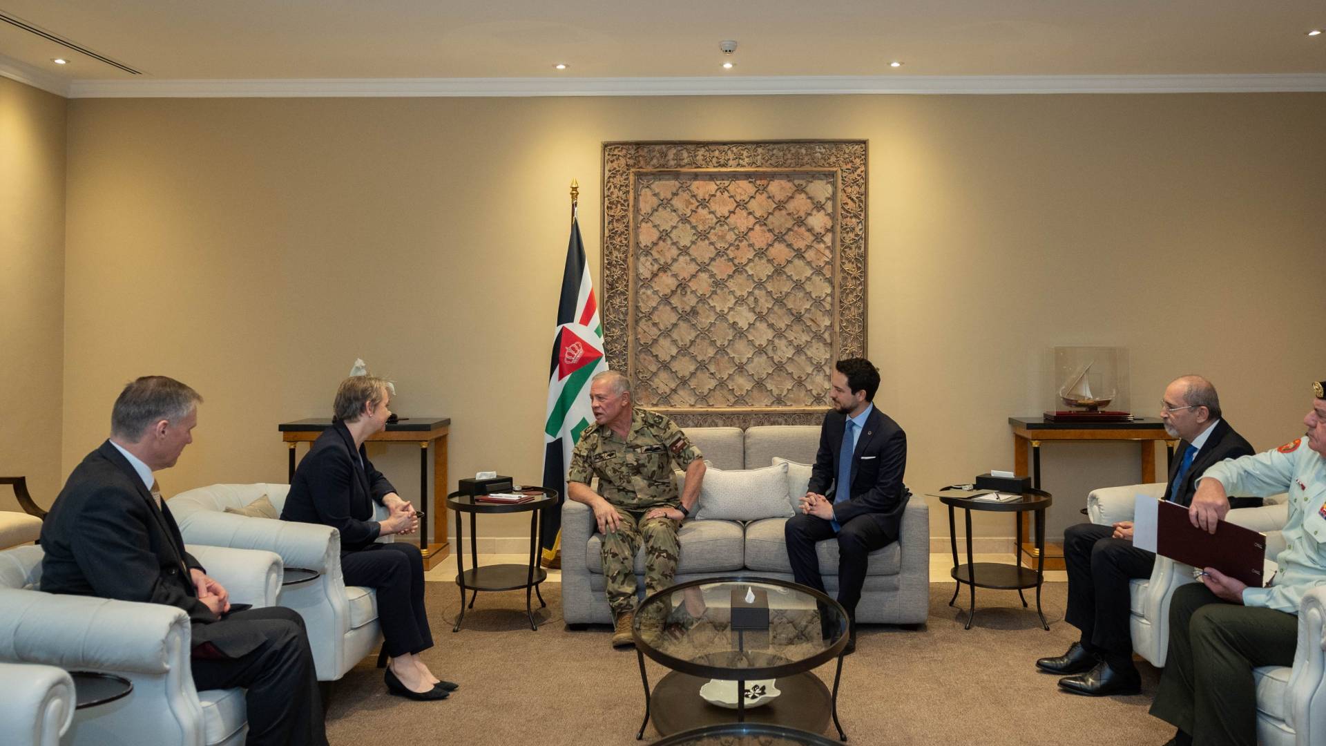 الملك يستقبل وزيرة الخارجية البريطانية