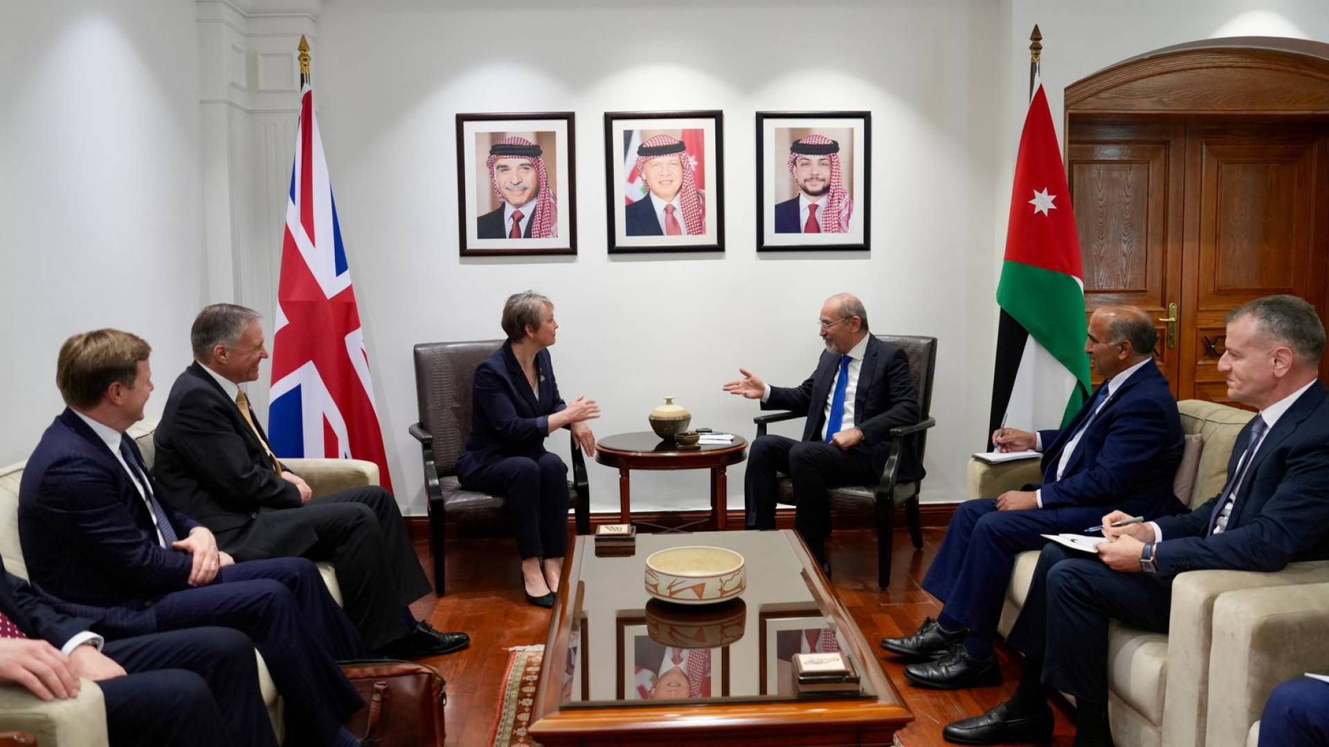 الصفدي ونظيرته البريطانية يبحثان تثبيت وقف إطلاق النار في غزة وضرورة دعم إعادة بناء سوريا