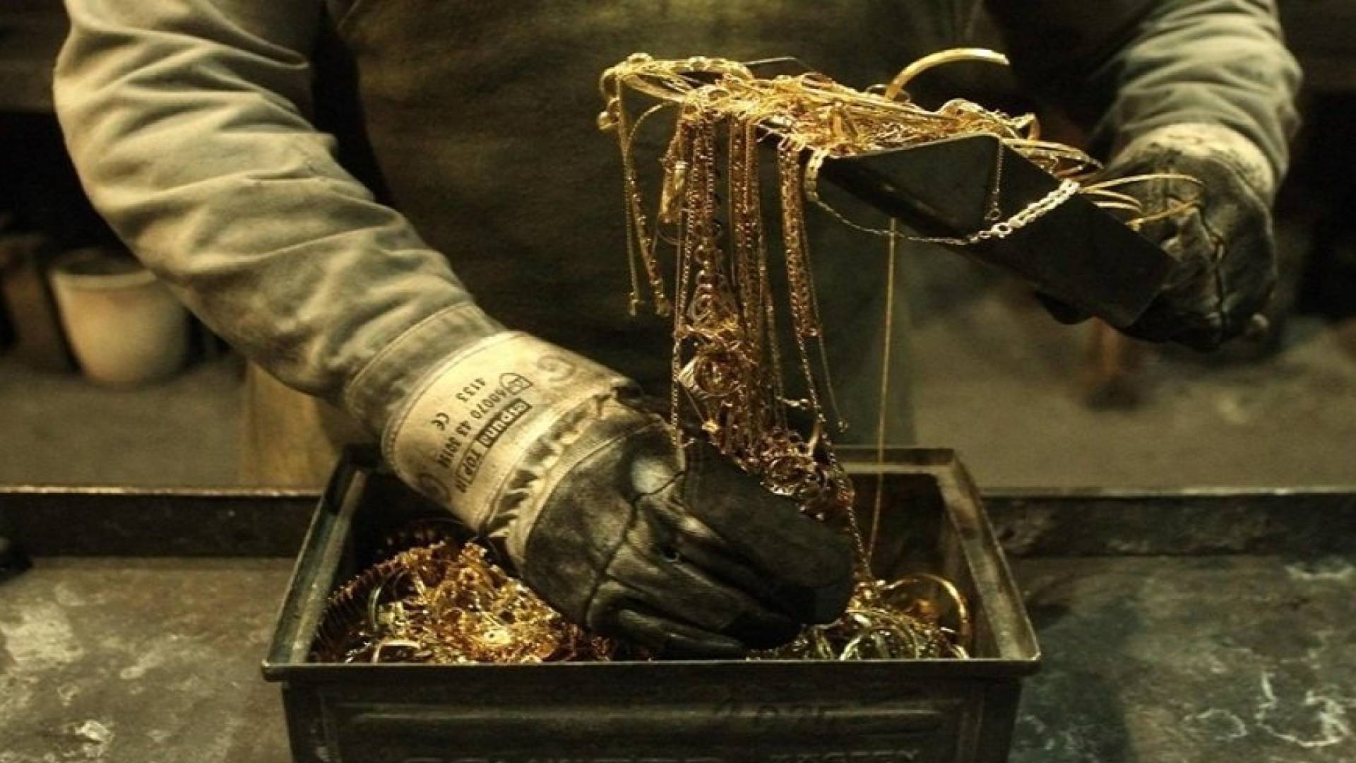 الأمن العام: ضبط فتاتين سرقتا 100 ألف دينار ومصوغات ذهبية من منزل في البلقاء واستعادة معظم المسروقات