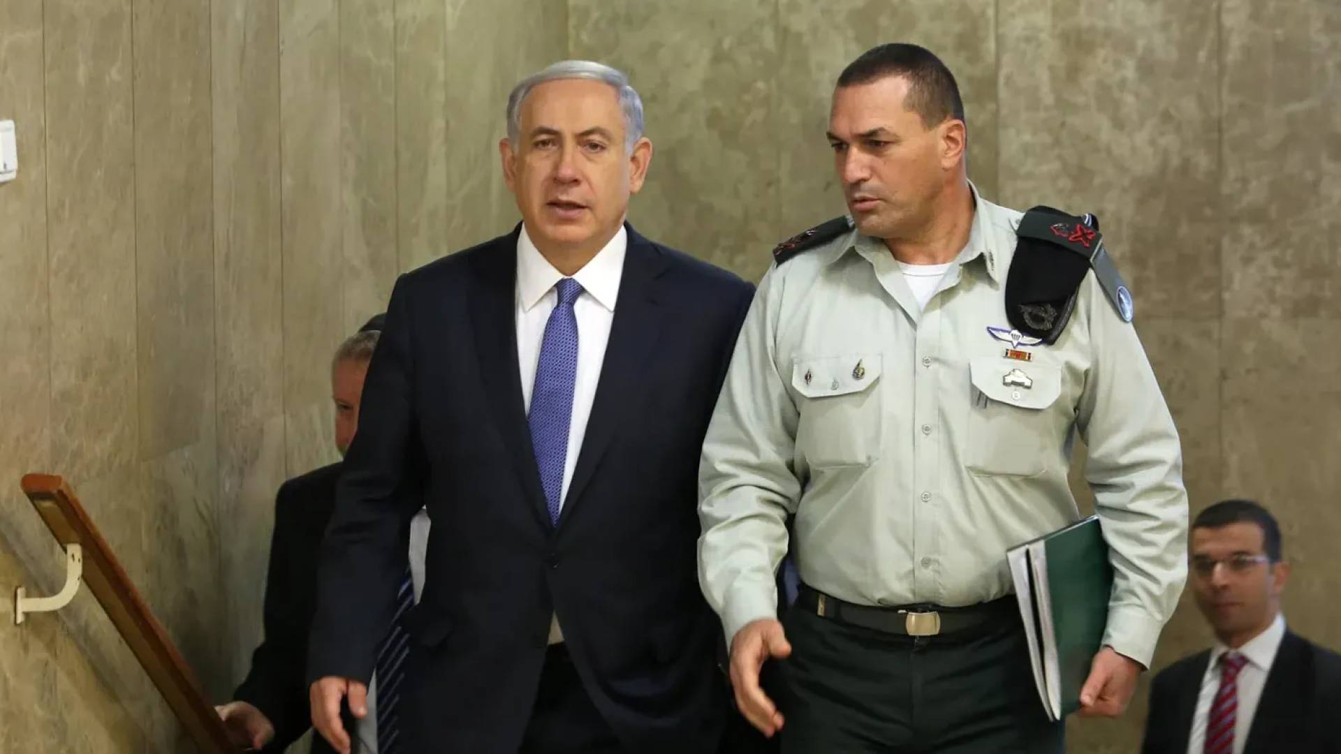 رئيس وزراء كيان الاحتلال بنيامين نتنياهو ورئيس الأركان إيال زامير