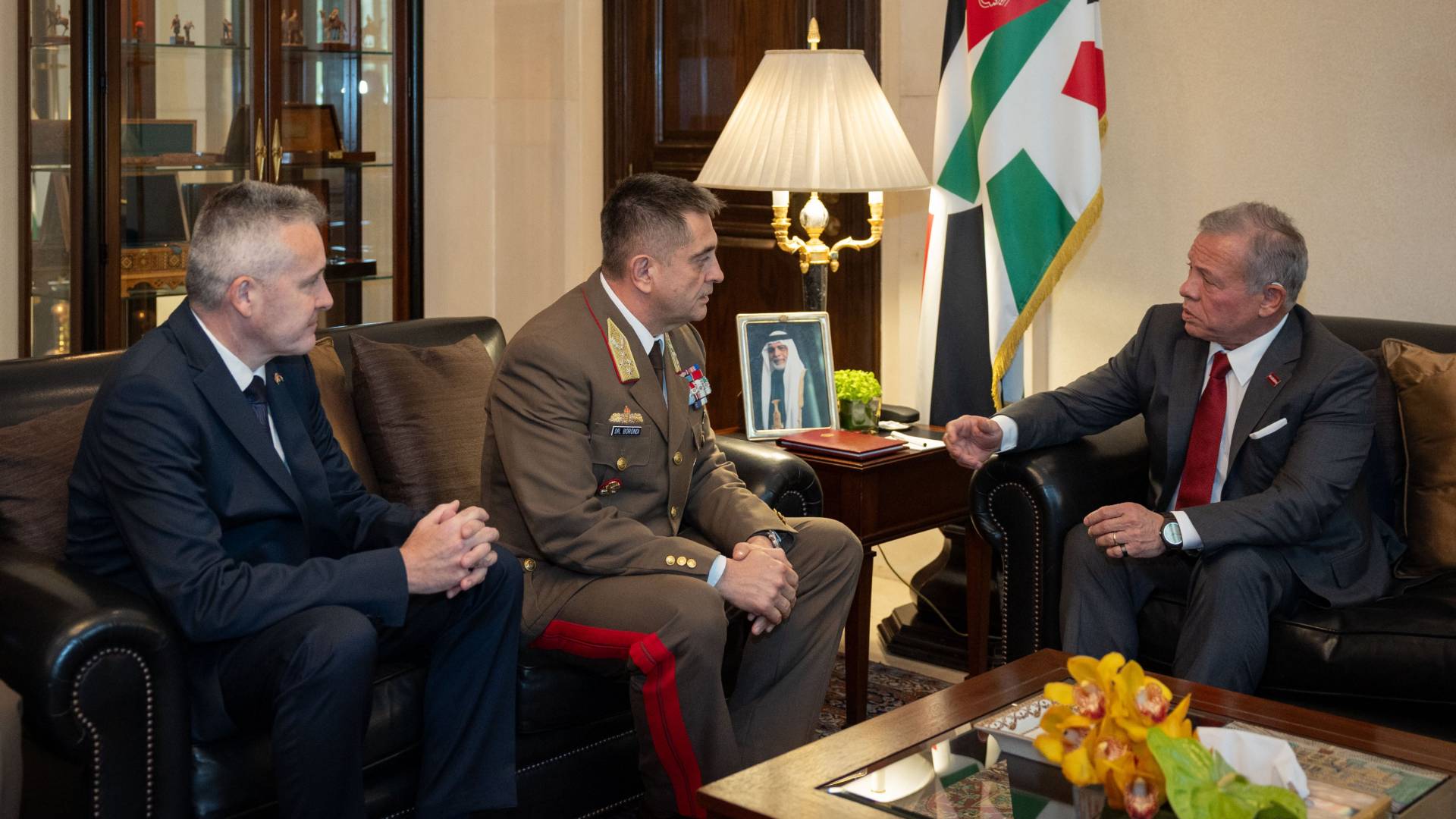 الملك يلتقي رئيس أركان الدفاع الهنغاري