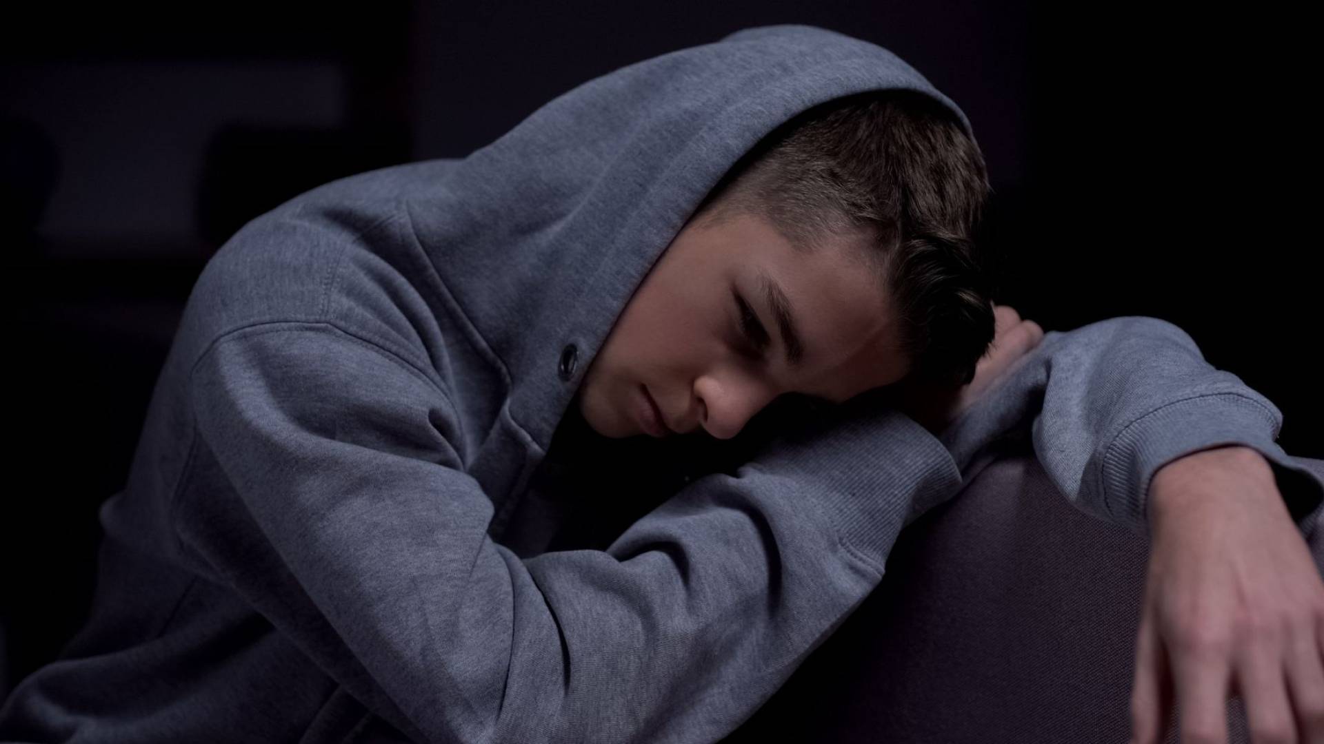 "طخيته 3 طلقات مميتات".. الأمن العام ينشر قصة واقعية "صادمة" لأب مدمن قتل ابنه المدمن