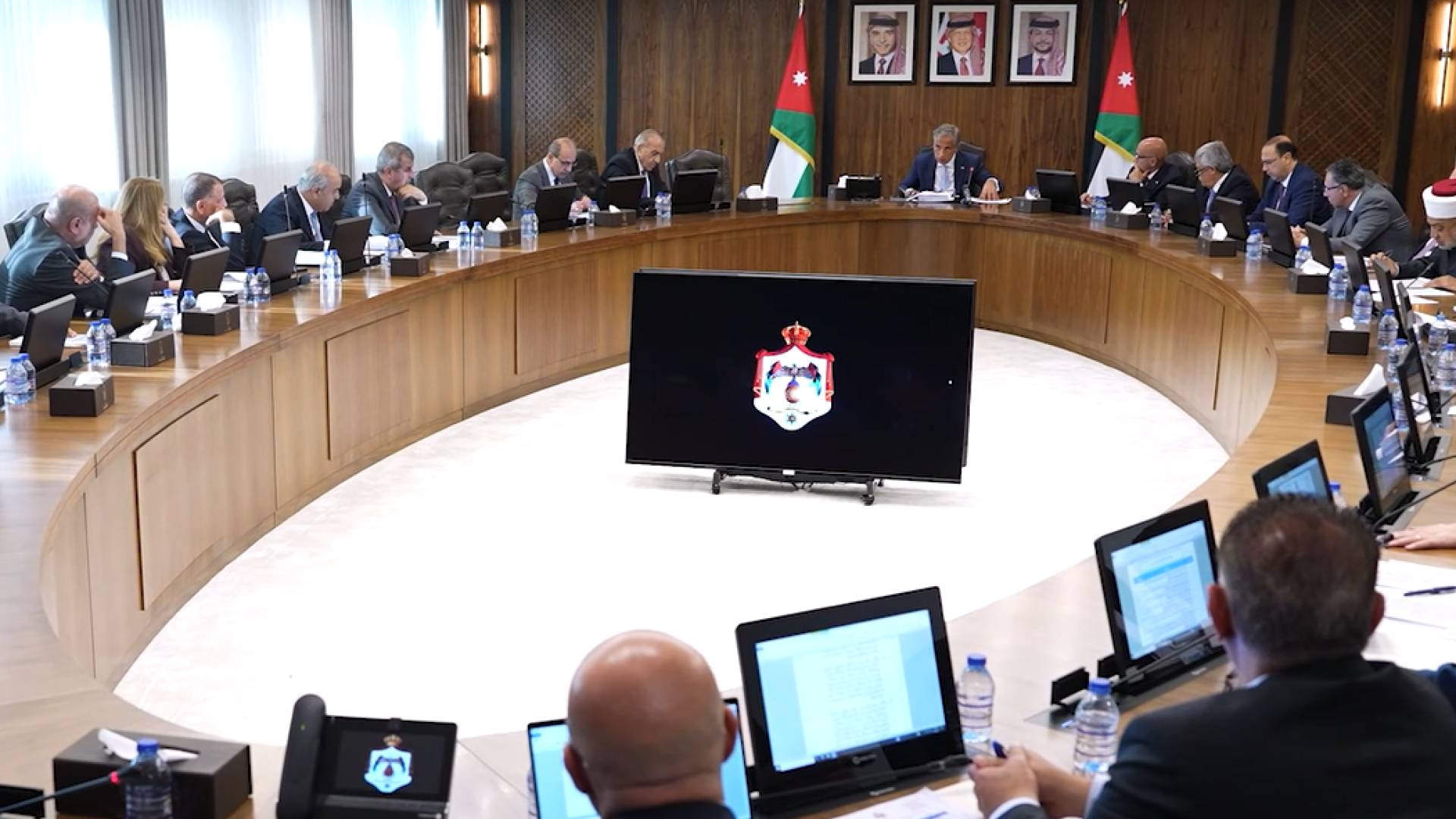 مجلس الوزراء يقر مشروع قانون الموازنة العامة للسنة المالية 2026 تمهيدا لإرساله إلى مجلس الأمة (فيديو)