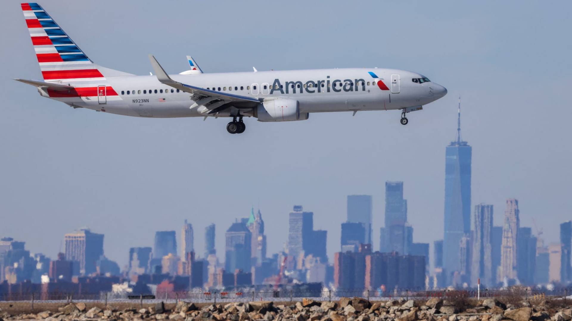 الولايات المتحدة تعلن خفض الطاقة الاستيعابية في 40 مطارا رئيسيا بنسبة 10% بسبب الإغلاق الحكومي