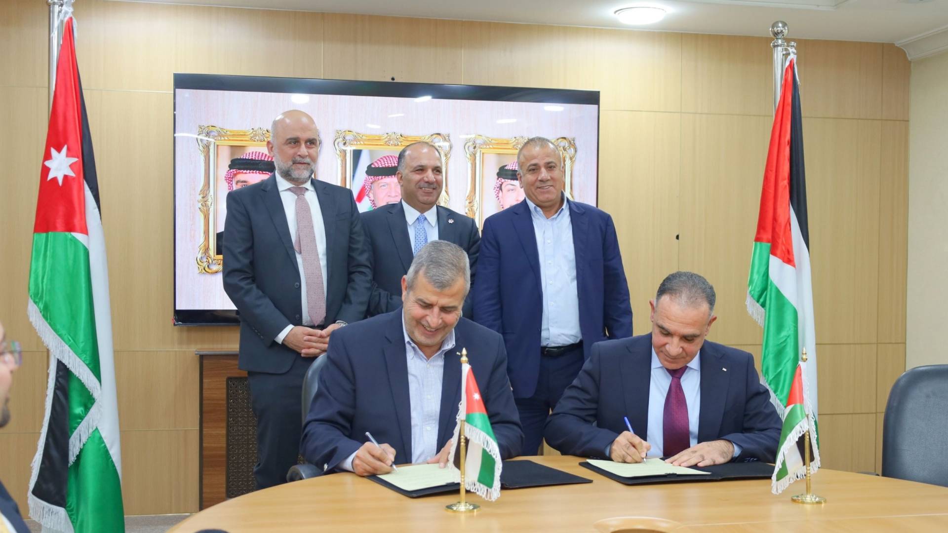 الأردن وفلسطين يوقعان مذكرة تفاهم لتعزيز مشاريع الربط الكهربائي وتطوير قطاع الطاقة