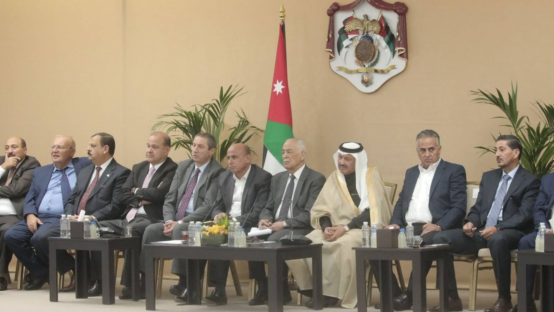 استكمالا للزيارة الملكية للكرك.. العيسوي يلتقي 200 شخصية من أبناء المحافظة