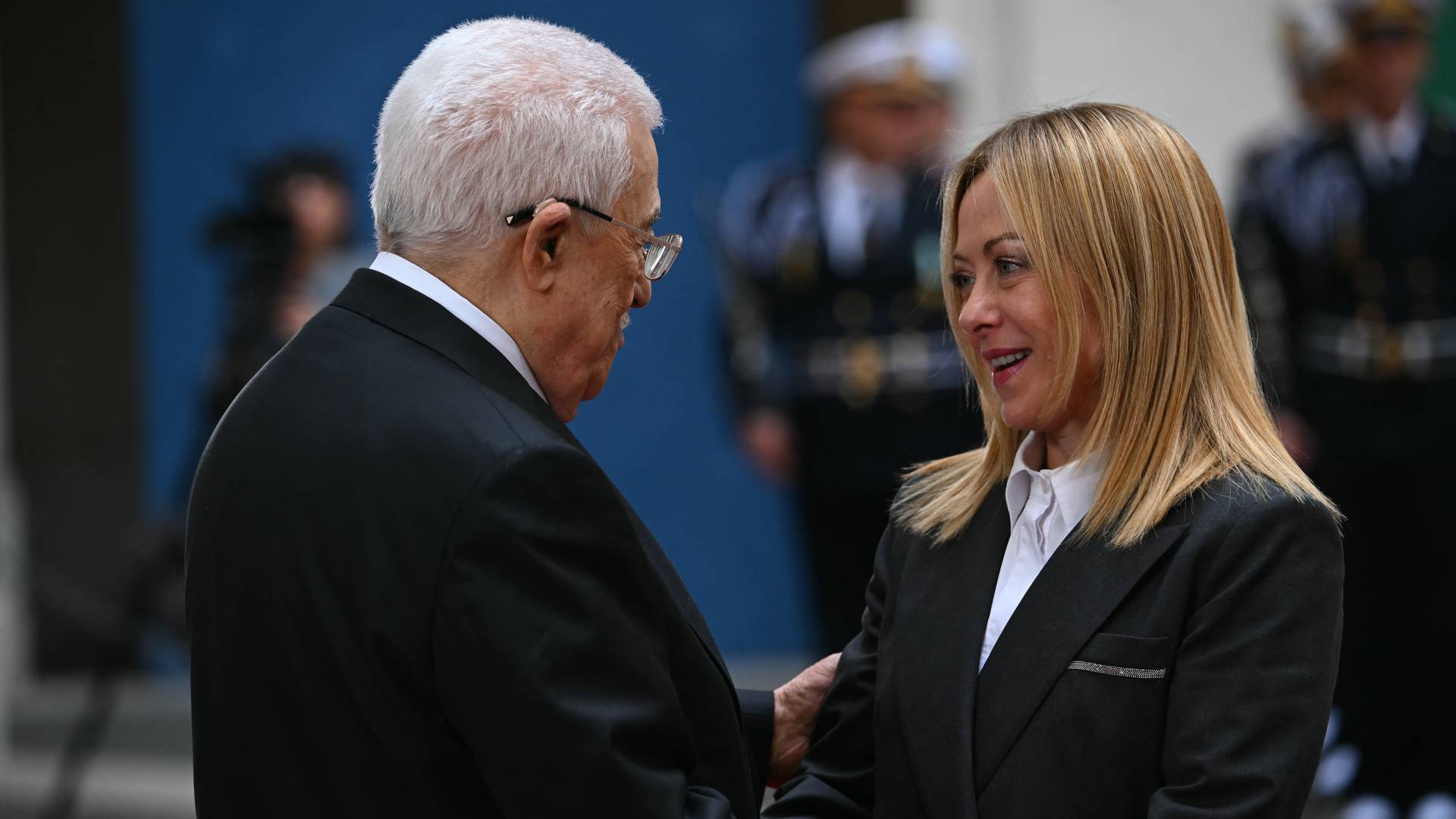 رَئِيسُ دَوْلَةِ فِلَسْطِينَ مَحْمُودُ عَبَّاسُ ورَئِيسَةِ وُزَرَاءِ إِيطَالْيَا جُورْجِيَا مِيلُونِي