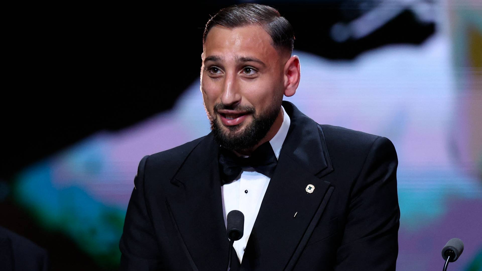 دوناروما وكورتوا يتصدران سباق الأفضل في الحراسة