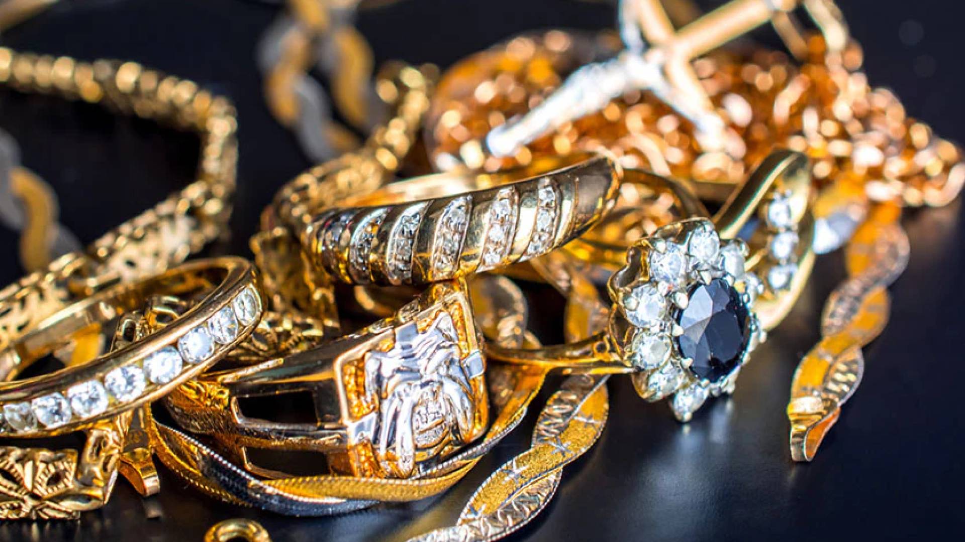 مجوهرات ذهبية