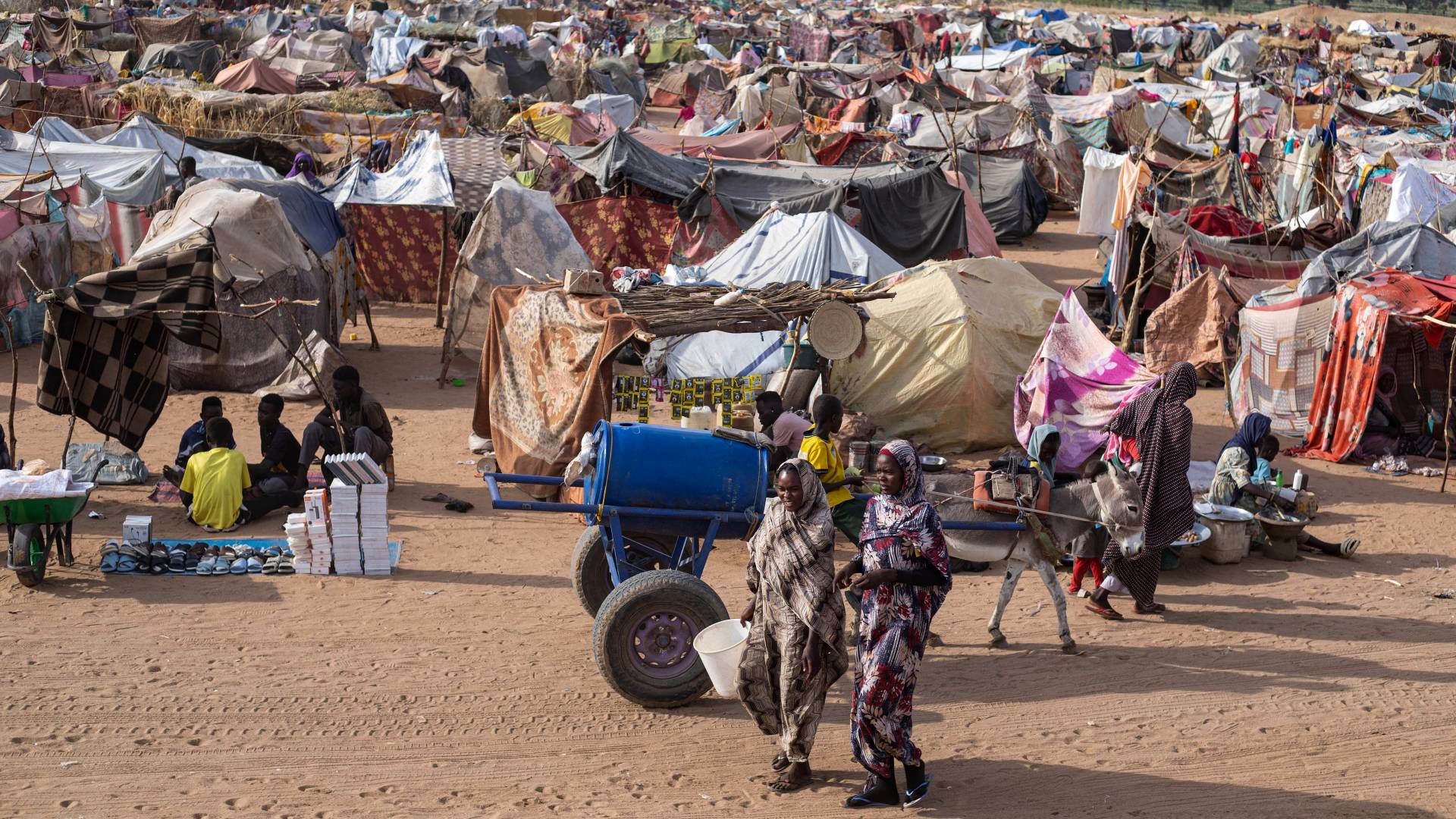 الالاف من السودانين يفرون من مناطق القتال.. ارشيفية