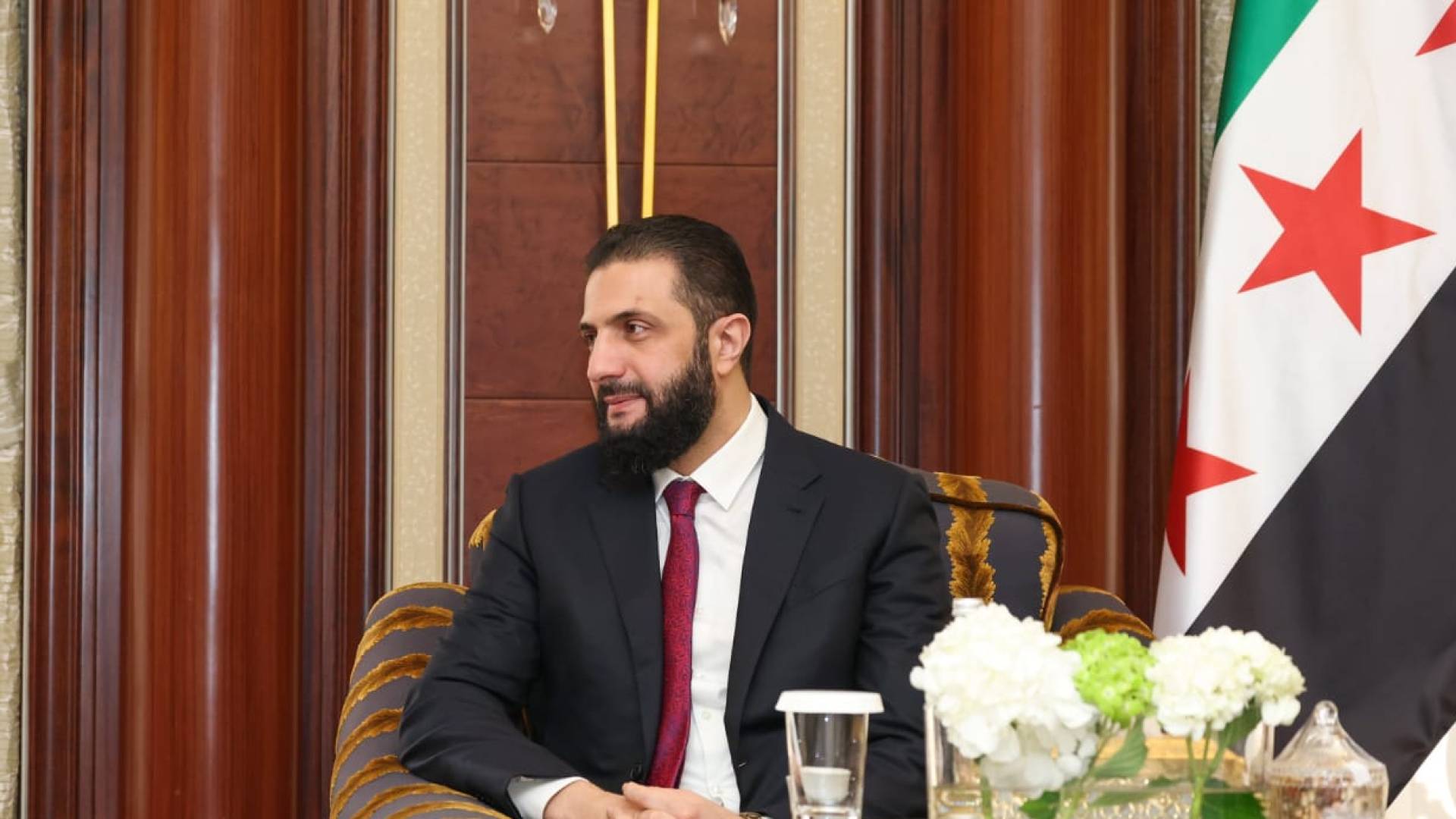 الرئيس السوري أحمد الشرع  يصل واشنطن تمهيدا للقاء الرئيس الأمريكي دونالد ترمب