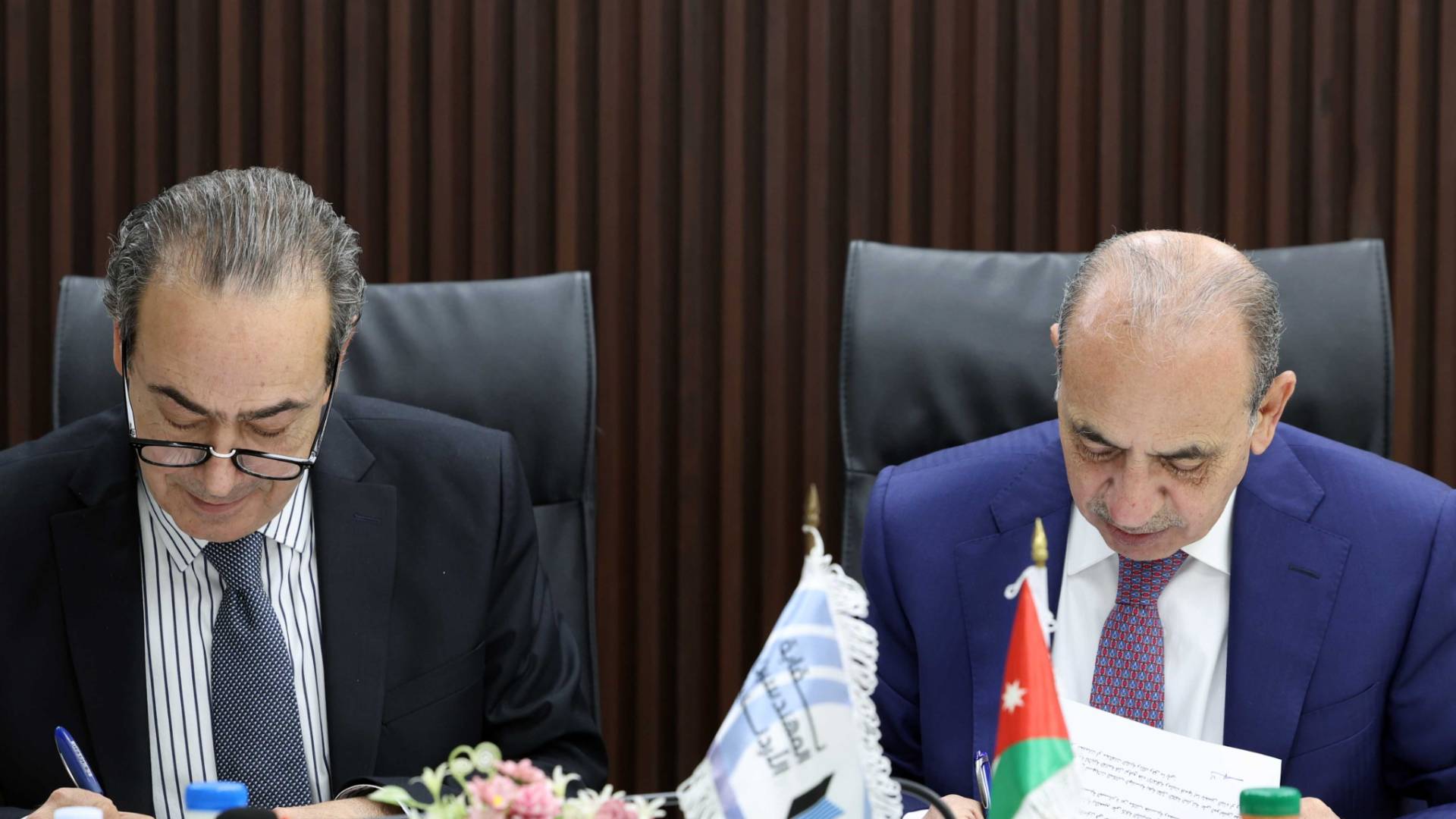 وزير الإدارة المحلية وليد المصري ونقيب المهندسين عبدالله غوشة