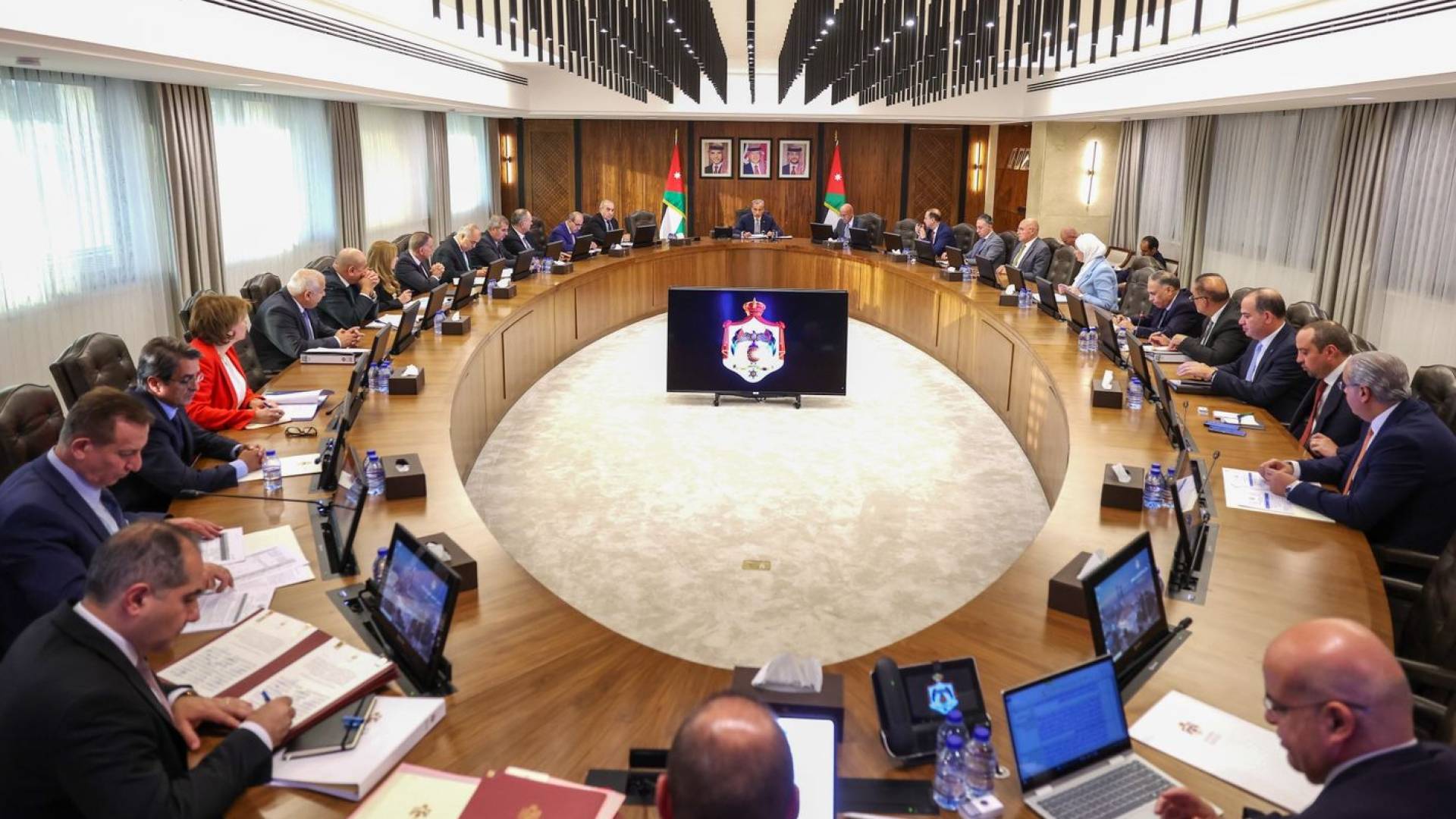 قرارات مهمة صادرة عن مجلس الوزراء للأردنيين