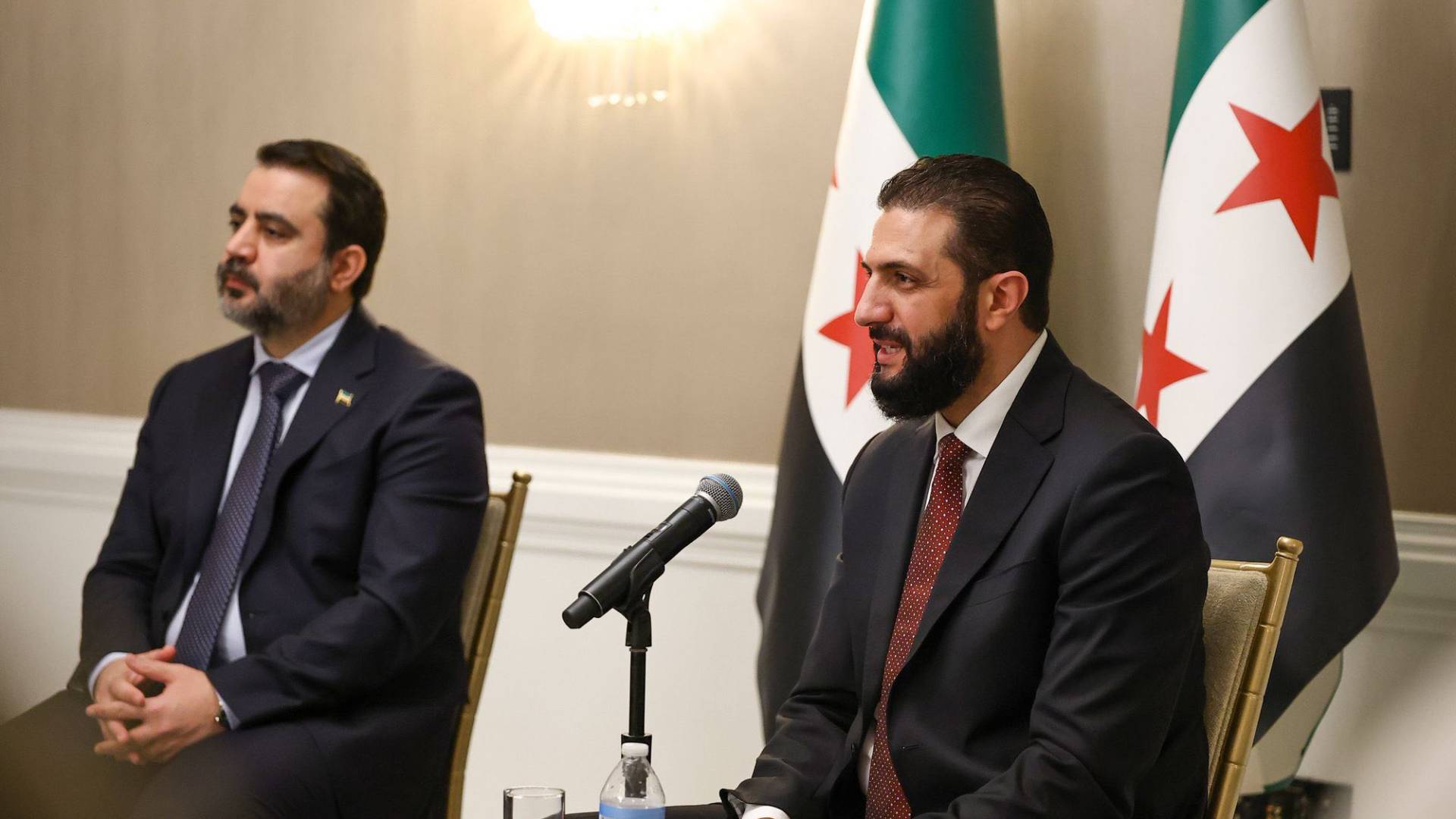 الشَّرْعُ يلتقي الجالية السورية في وَاشِنْطُنَ