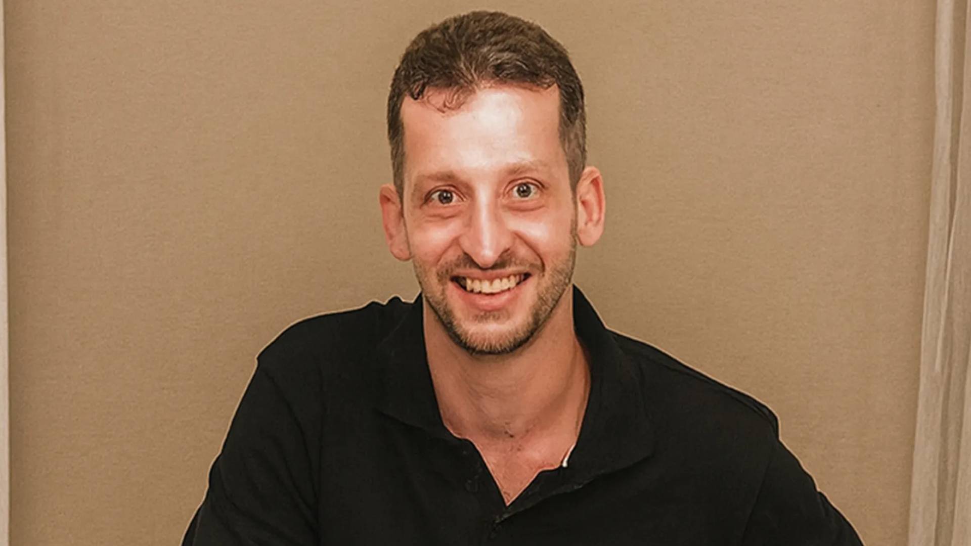 بعد إبعاد قسري.. الأسير المحرر نادر صدقة يلتقي بعائلته في مصر - فيديو