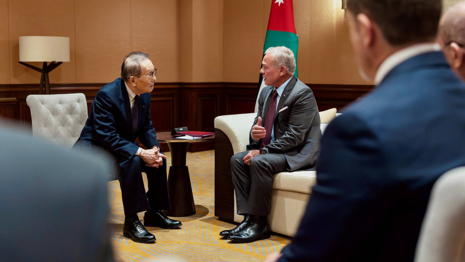 الملك يلتقي رئيس جمعية الصداقة الأردنية اليابانية