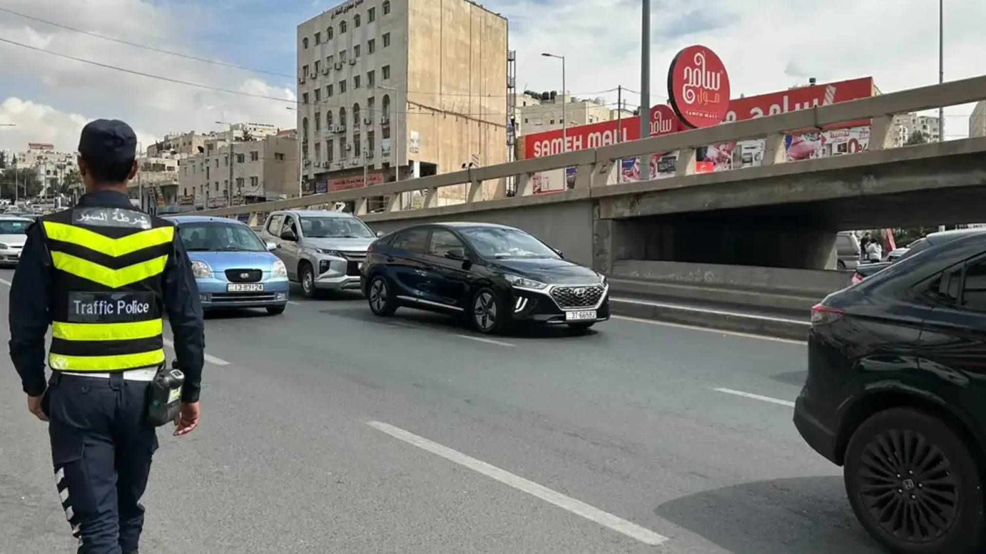 شرطي سير في شوارع العاصمة عمان