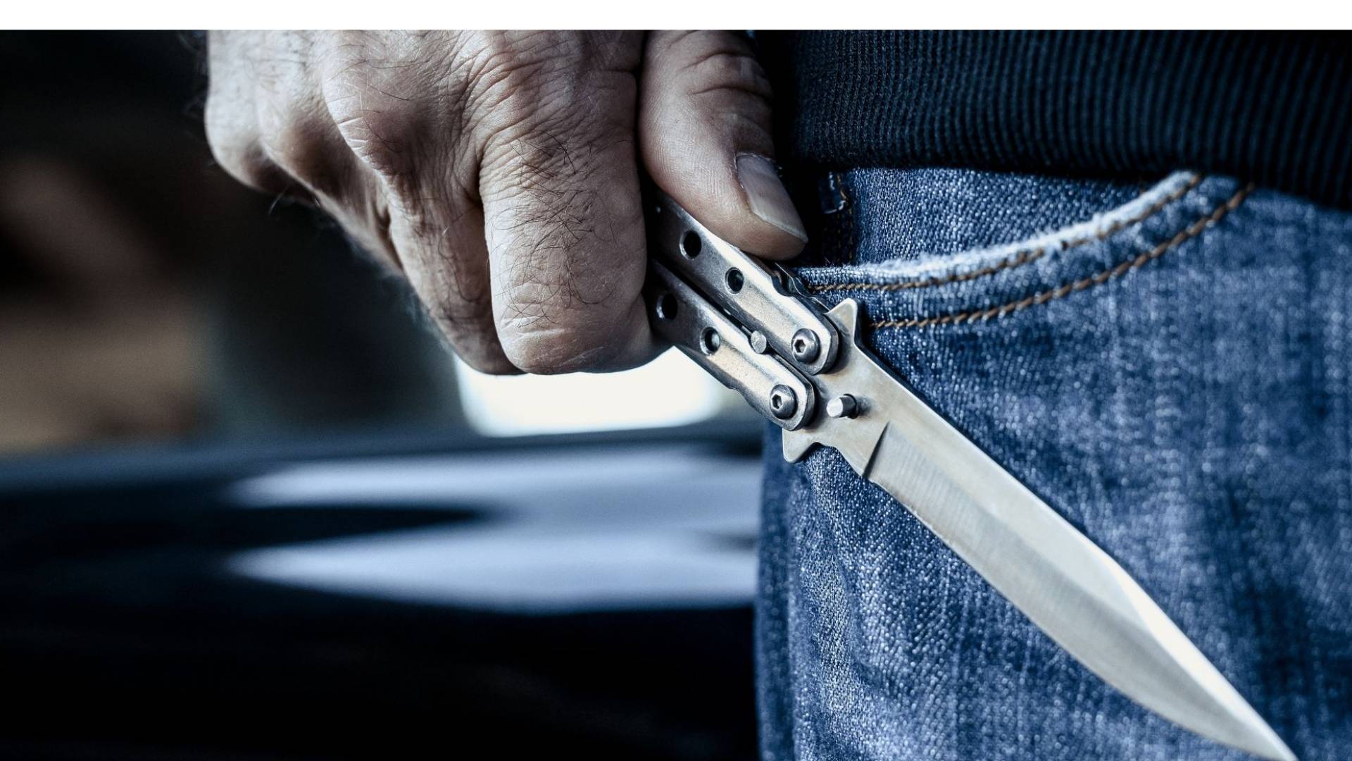 "خلافات قديمة" تنهي حياة مالك محل بـ "سلاح أبيض" في مصر