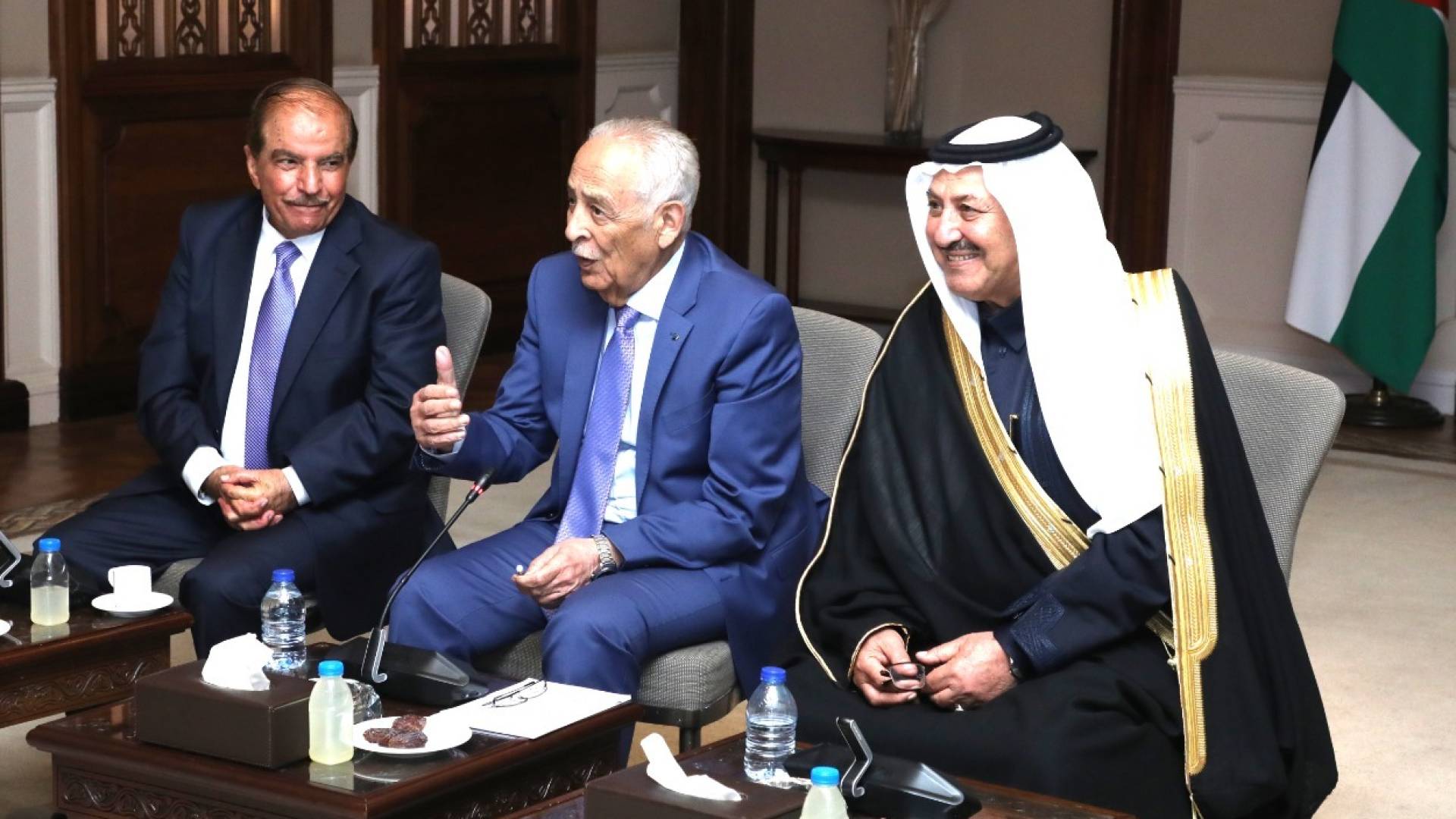 خلال لقاء رئيس الديوان الملكي الهاشمي وفدا من متقاعدين عسكريين وفعاليات مجتمعية