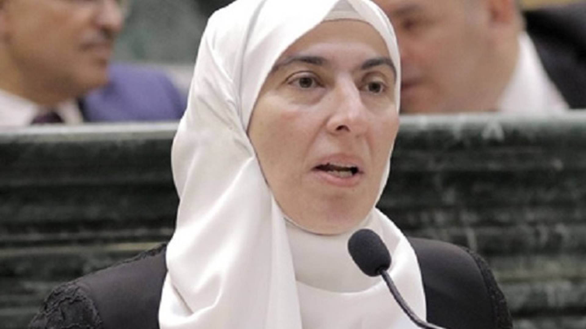 النائب طهبوب تطالب بزيادة رواتب العسكريين وتنتقد الموازنة: "الأرقام غير واقعية"