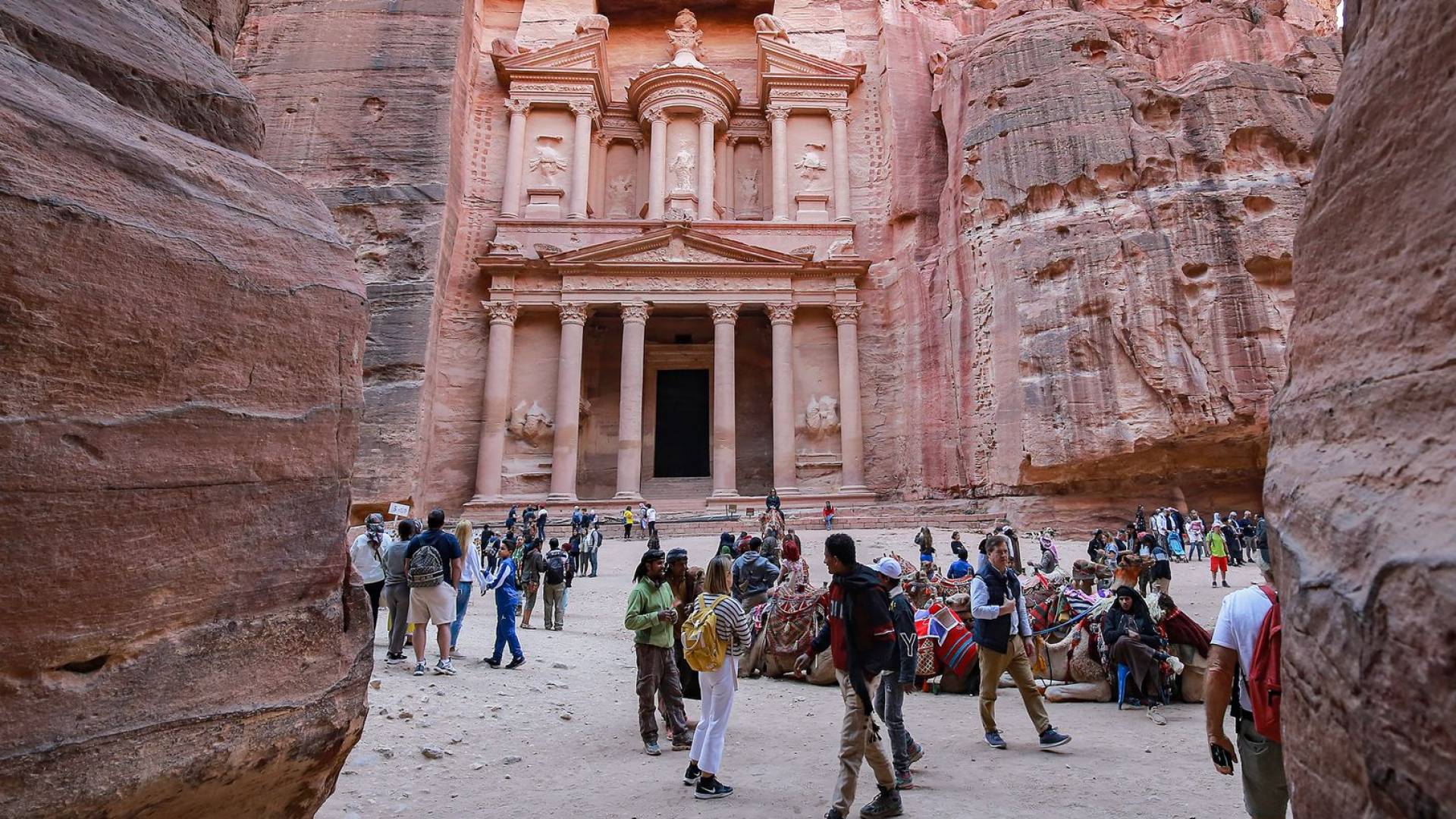 "السياحة" تفتح باب تأهيل 450 عاملا ومزود خدمة..