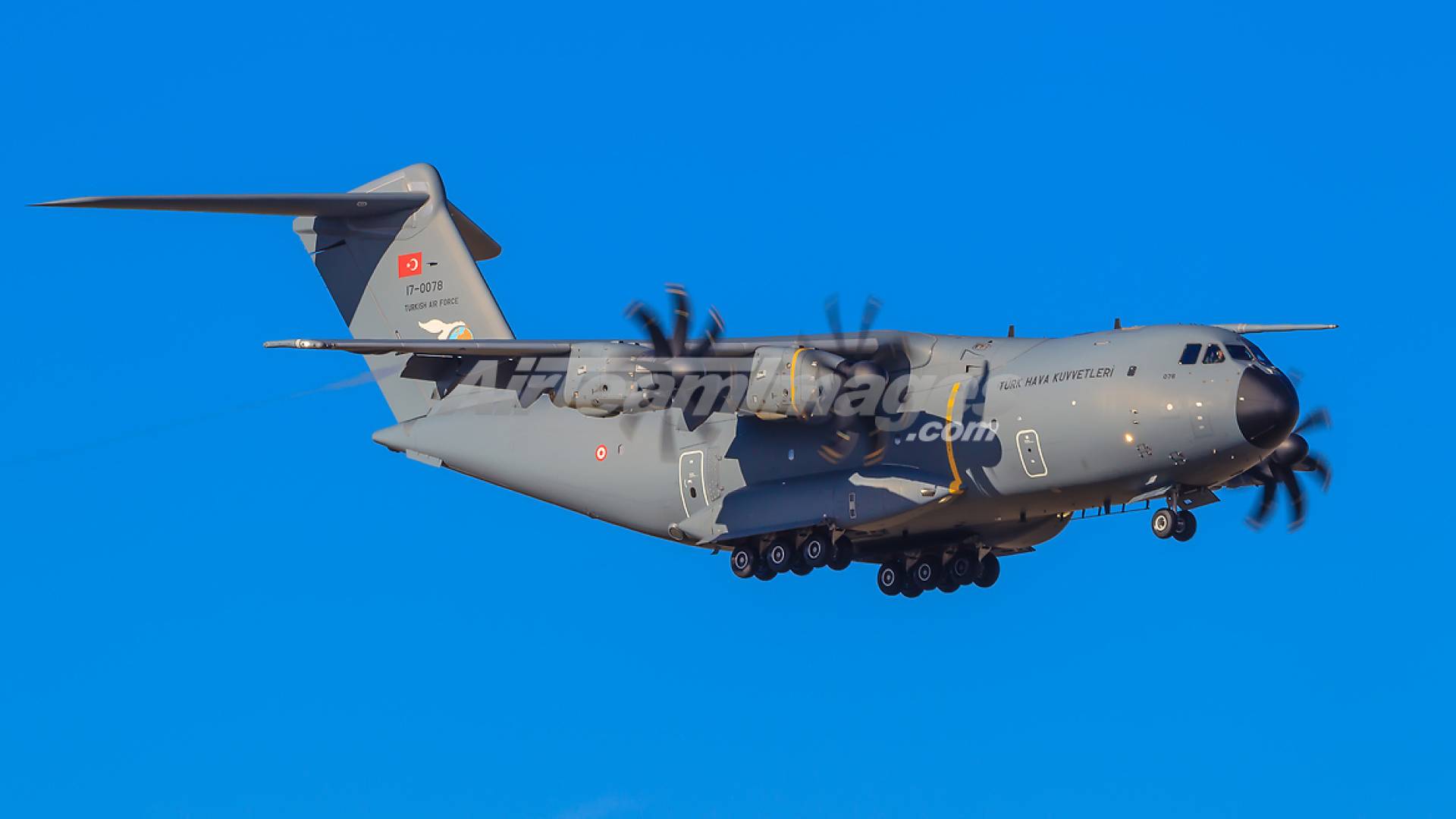 طائرة شحن عسكرية تركية