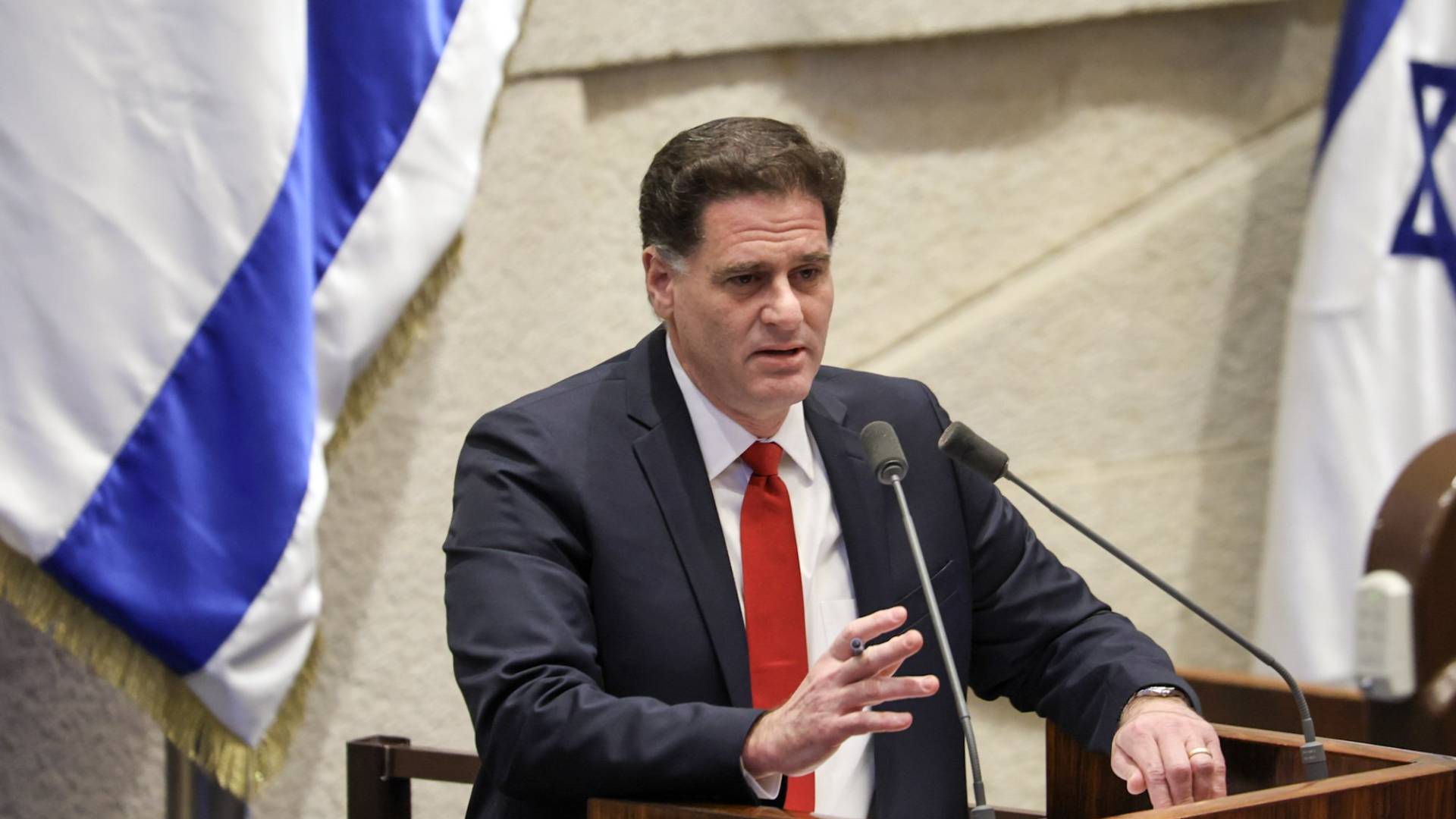 وزير الشؤون الاستراتيجية في حكومة الاحتلال يقدم استقالته