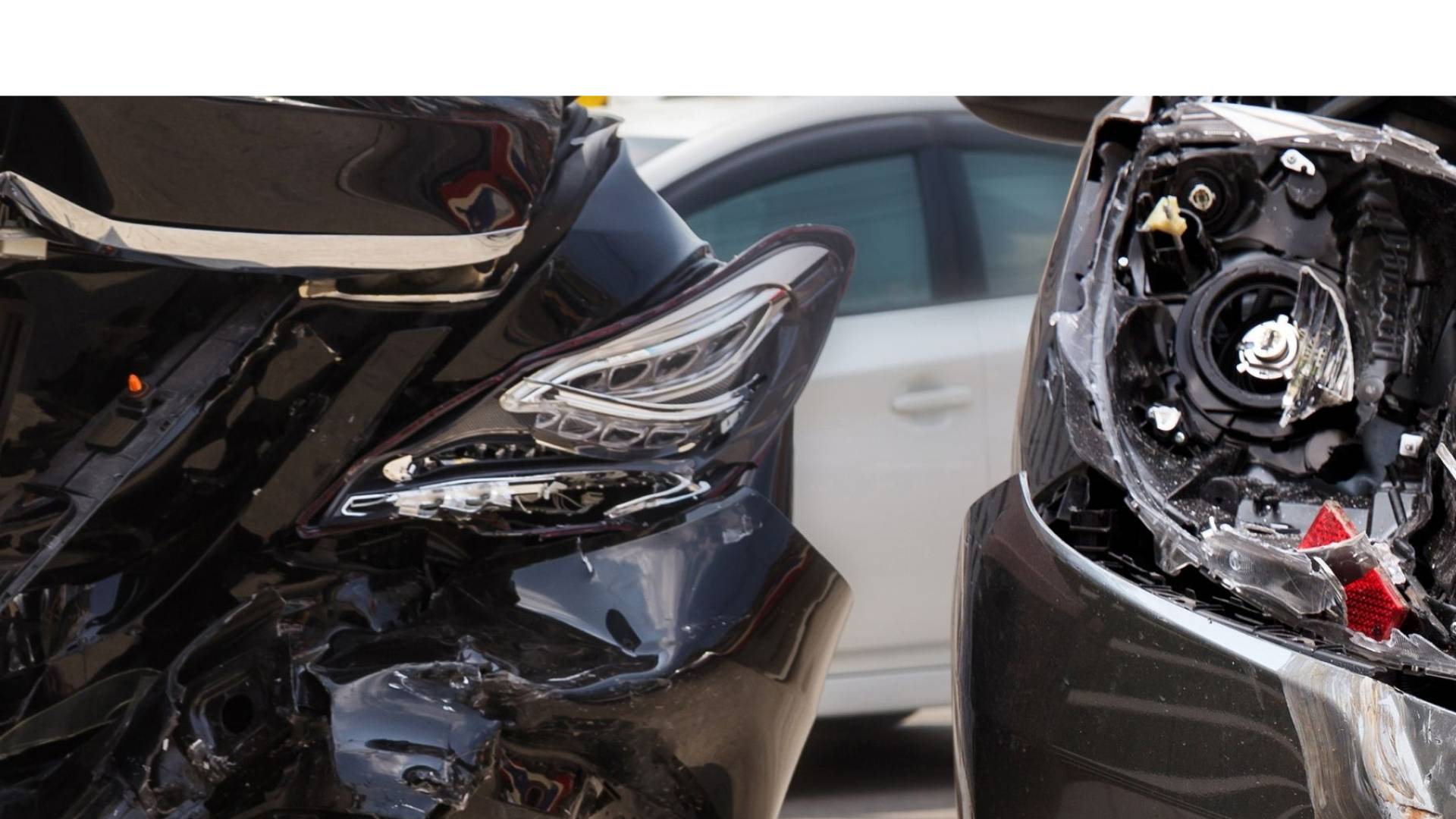 تصادم ثلاثي بسبب الضباب على طريق مركز اصلاح سواقة باتجاه عمان يسفر عن 4 إصابات