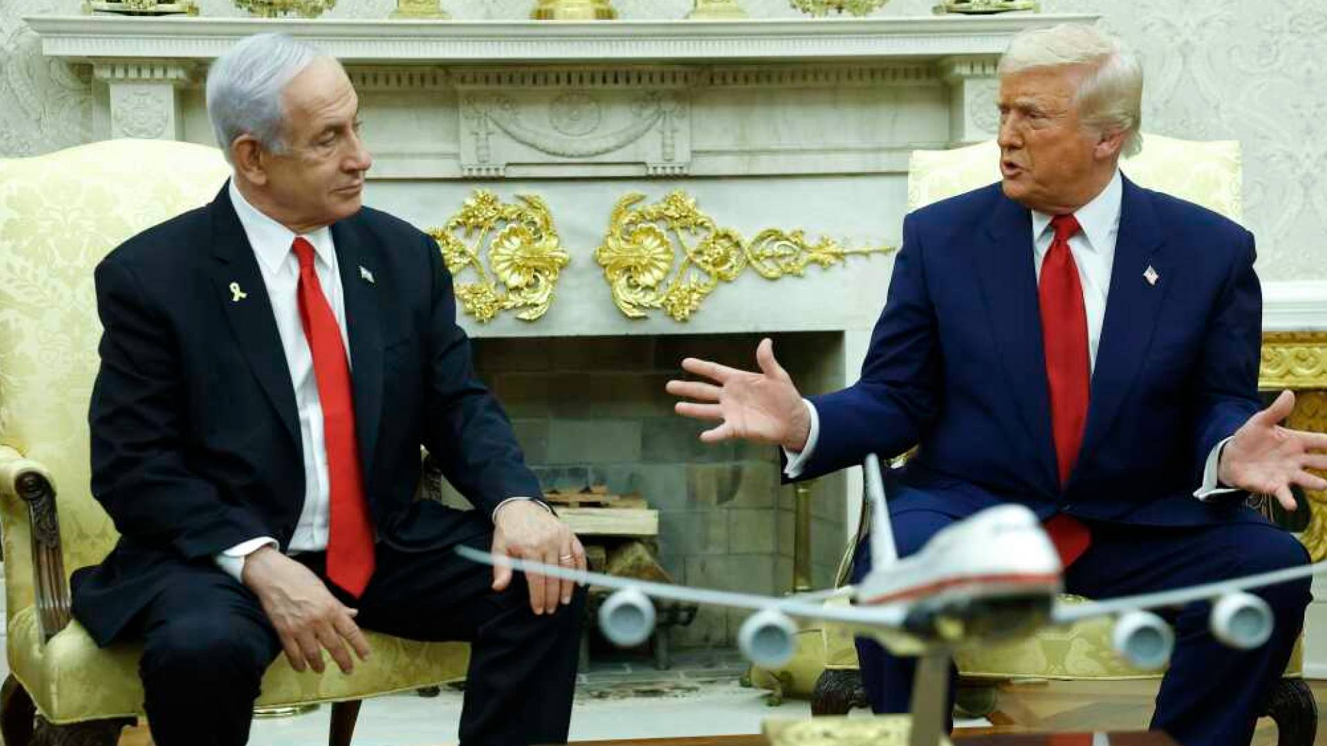 ترمب يتدخل رسميا لإنقاذ نتنياهو.. ورئيس الاحتلال يضع شروطا لدراسة العفو..صورة