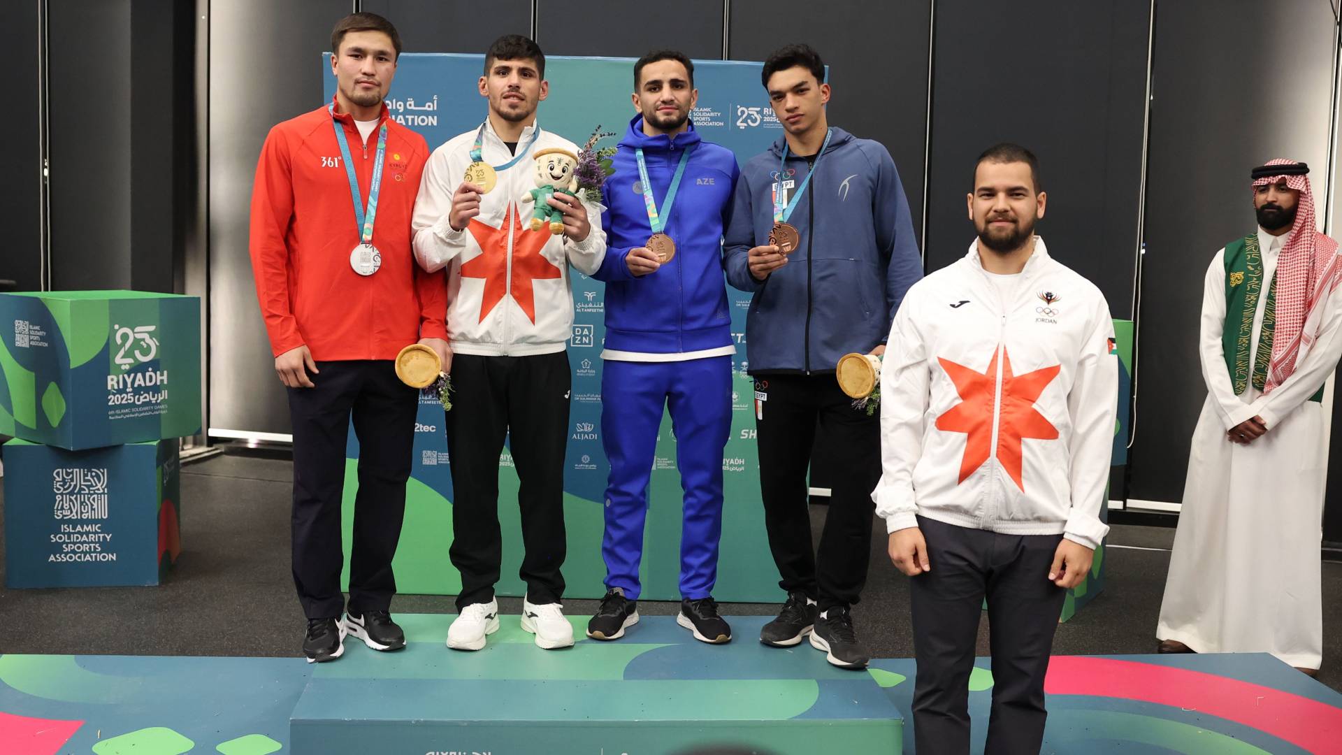 من تتويج البطل زياد عشيش