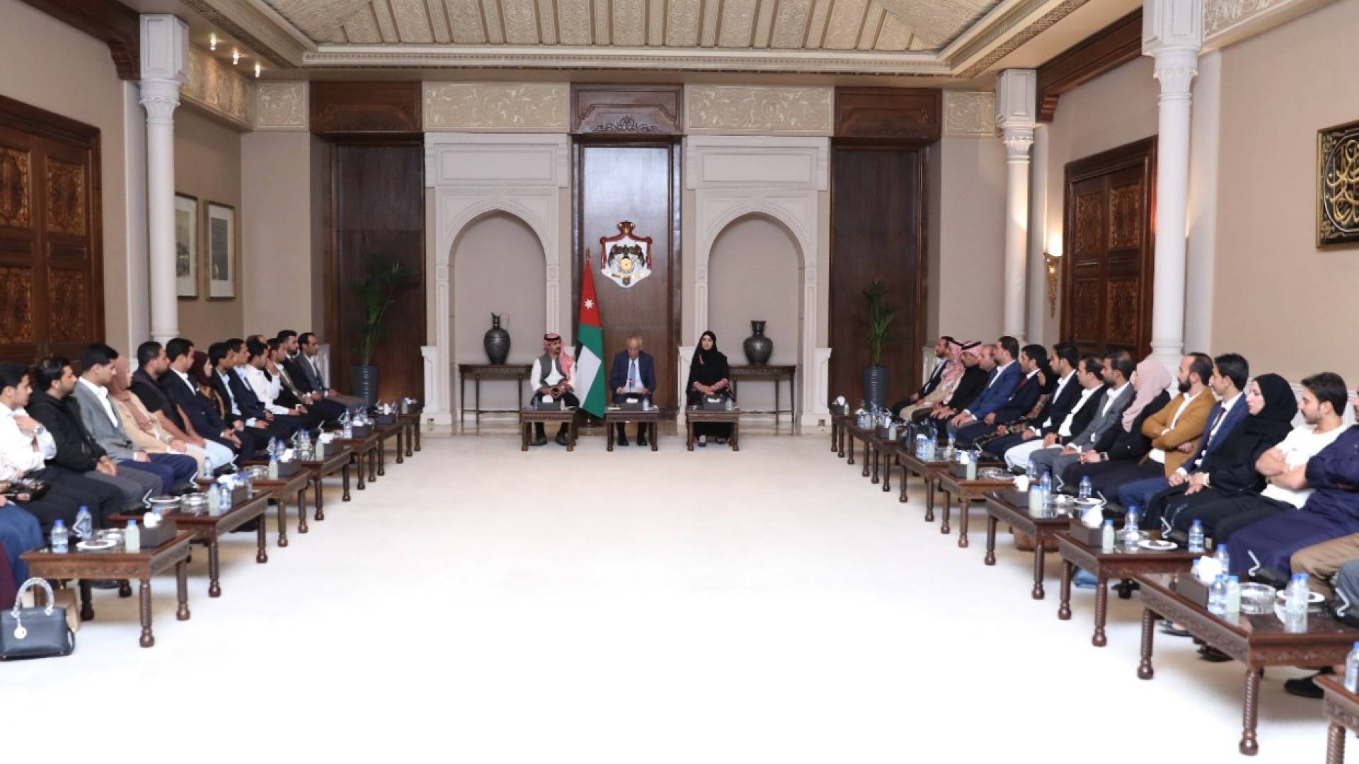 خلال لقائه فعاليات عشائرية وشبابية العيسوي: حكمة القيادة الهاشمية ووحدة الصف يجسدان قوة الأردن ومنعته