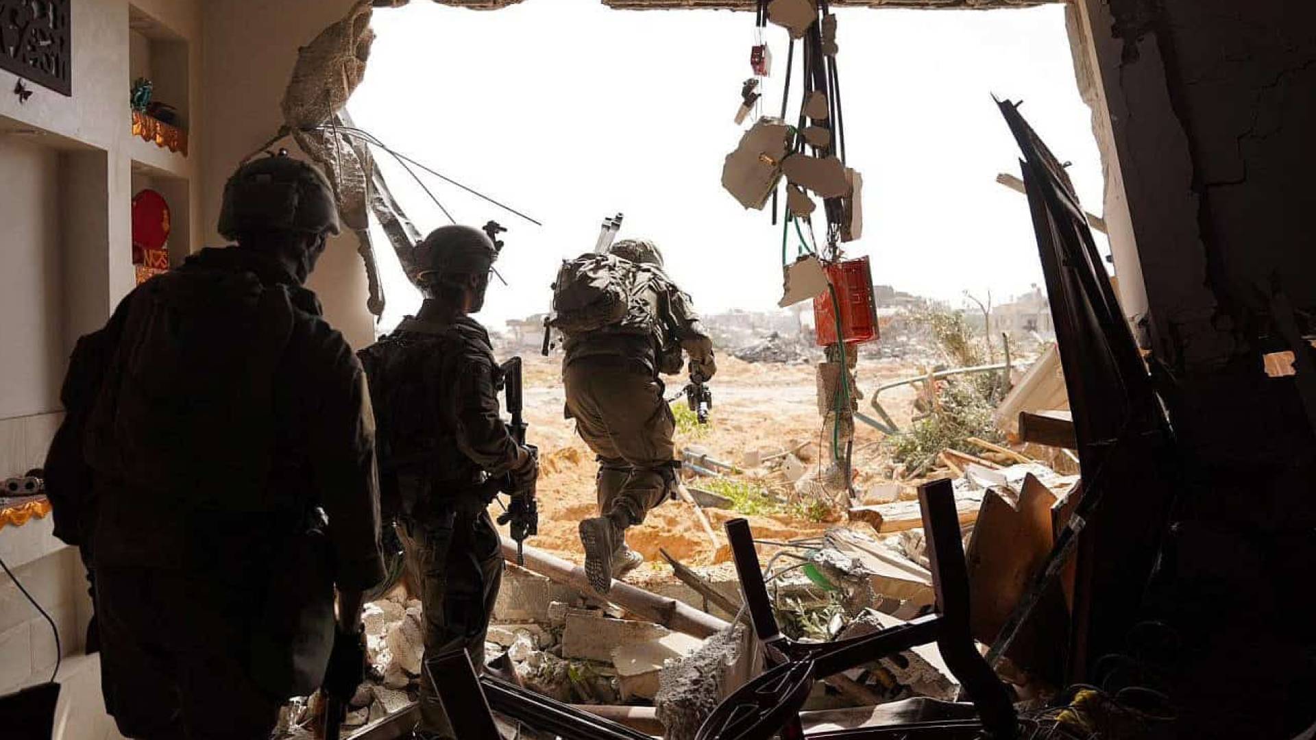 إعلام عبري: الجيش "الإسرائيلي" يقتل 4 من عناصر المقاومة الفلسطينية داخل مدرسة في رفح