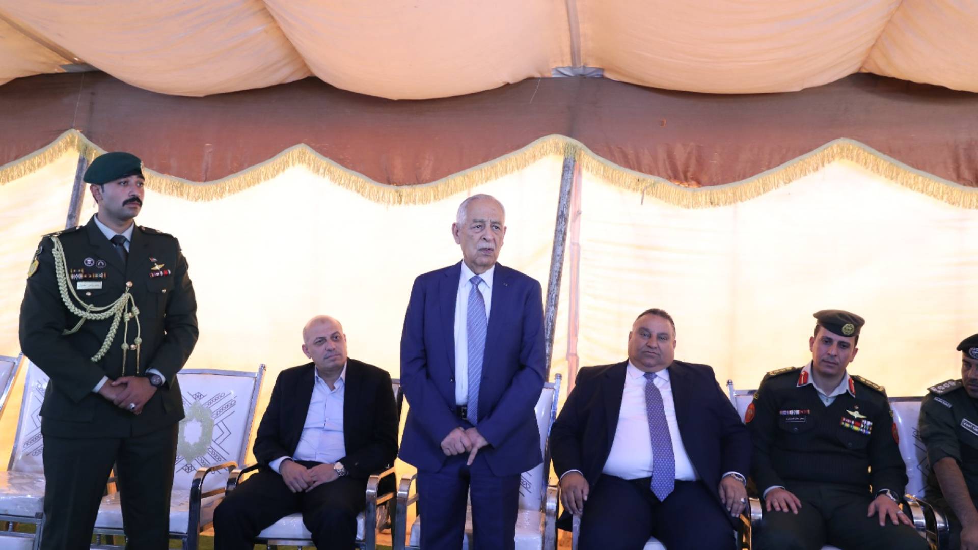 مندوبا عن الملك وولي العهد.. العيسوي يعزي الشرفات والسلاخ والزريقات