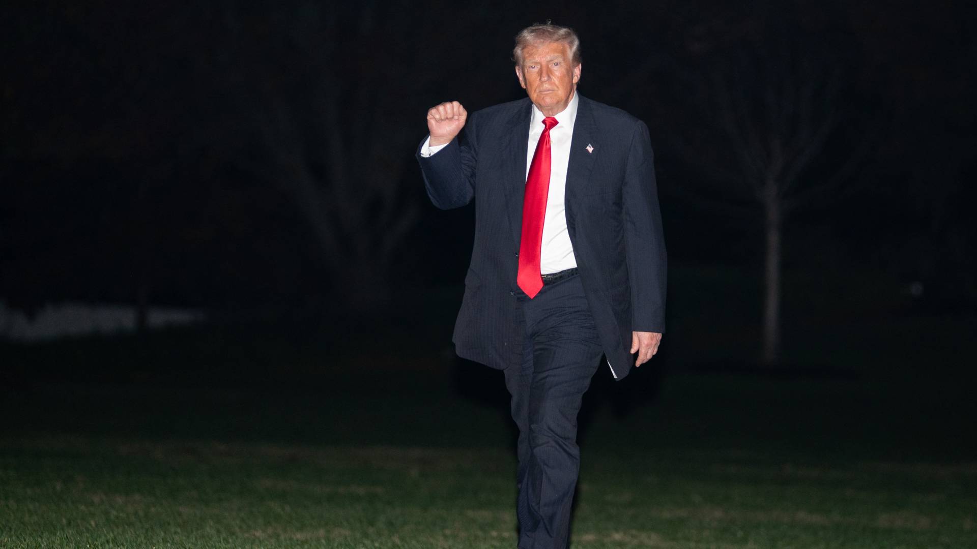 البيت الأبيض يؤكد رفع فريق ترمب القضائي دعوى ضد "بي بي سي" - فيديو